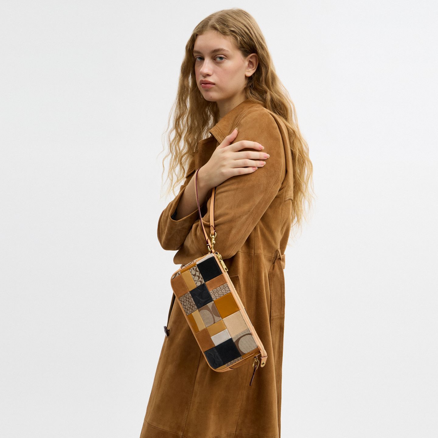 Женская сумка Coach Plaza Bag 25 With Patchwork, цвет: Латунный / Коричневый разноцветный — фото 7