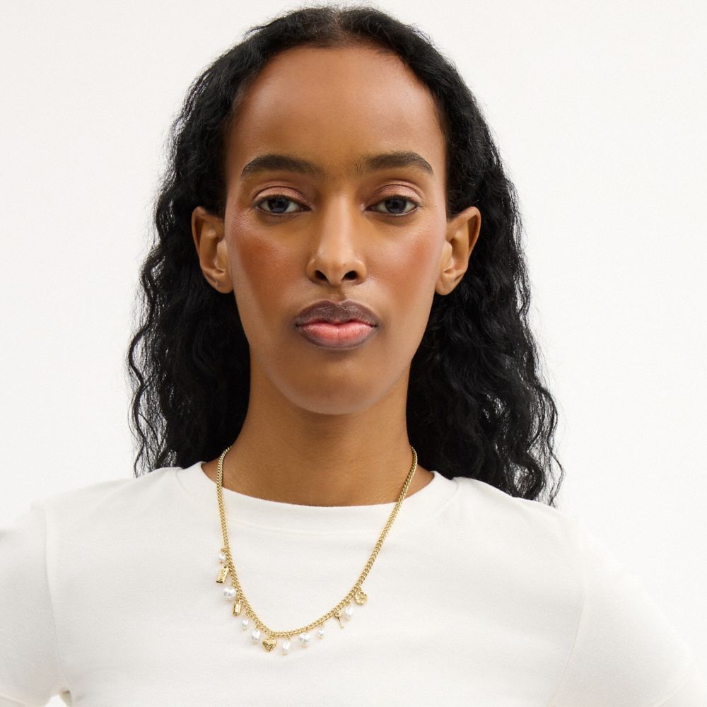 Женские брелоки Coach Pearl And Heart Charm Necklace — фото 3