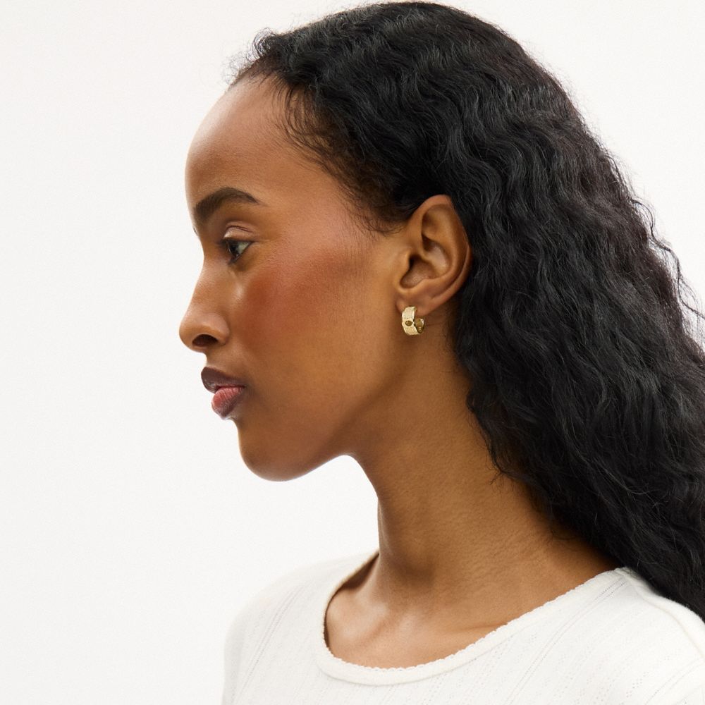 Coach Textured Signature Small Hoop Earrings — фото 2