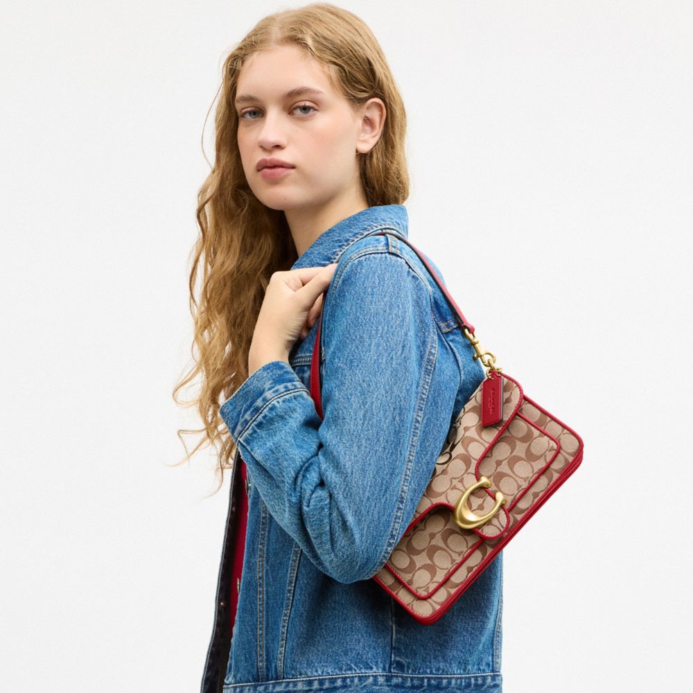 Женские сумки Coach Tabby Shoulder 26 In Signature Jacquard — фото 9