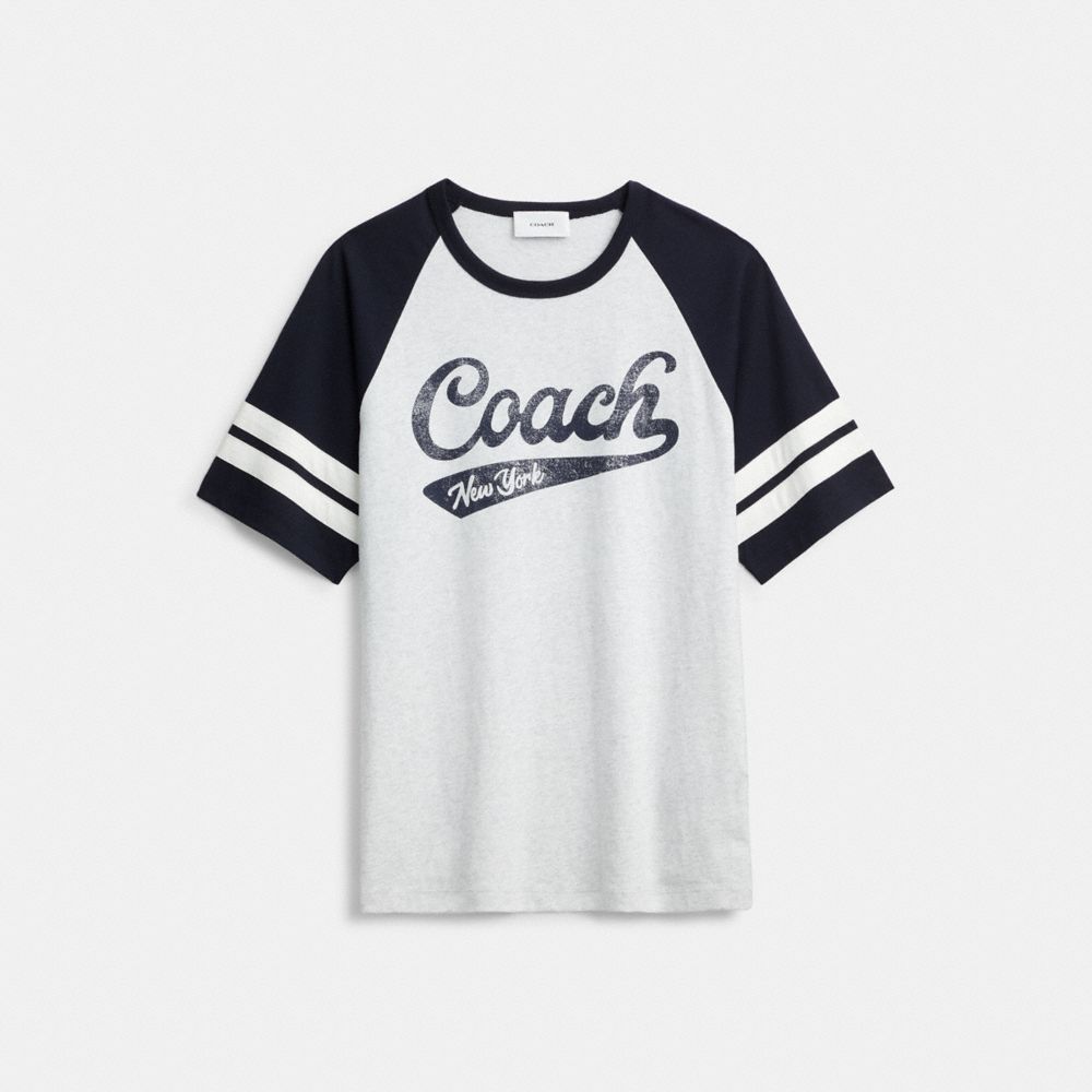 COACH®,T-shirt Sportif à Manches Raglan Script en Coton Biologique,,Front View