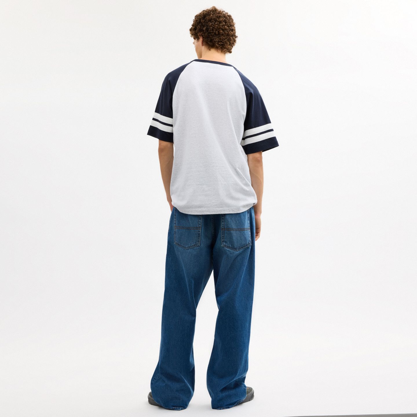 Мужские футболки Coach Sporty Script Raglan Crewneck T-Shirt In Organic Cotton, цвет: Тёмно-синий разноцветный — фото 3