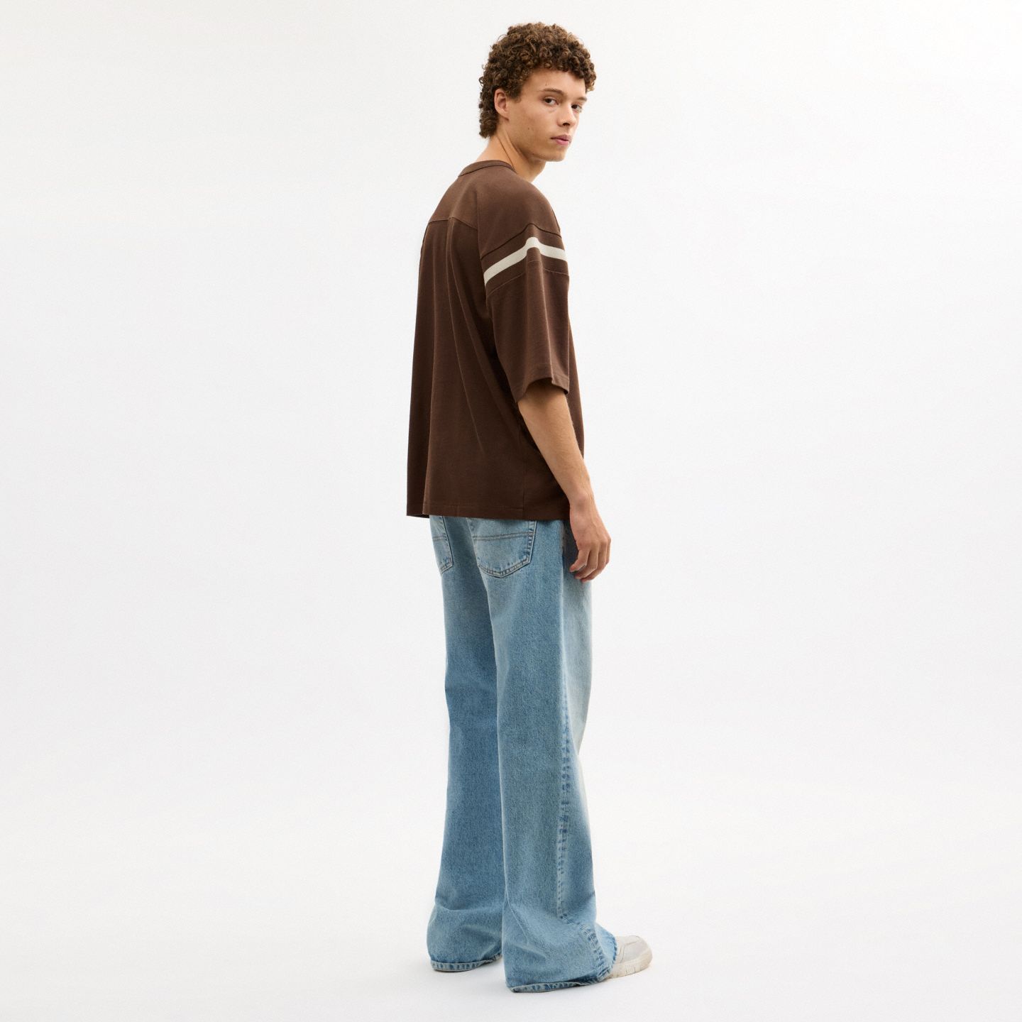 Мужские футболки Coach Sporty Script Crewneck T-Shirt In Organic Cotton, цвет: Коричневый — фото 3