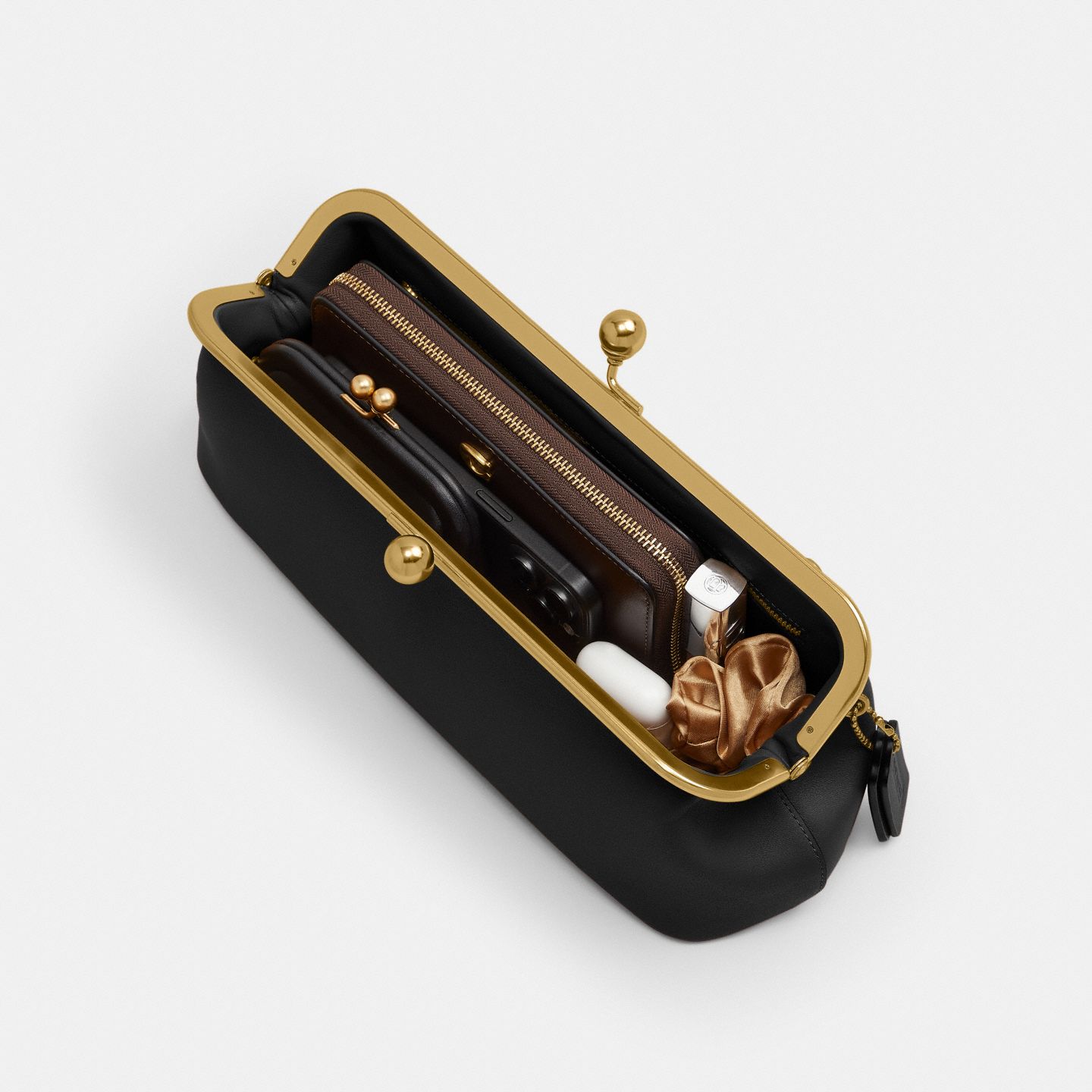 Женская сумка Coach Kisslock Frame Bag 30, цвет: Латунный / Чёрный — фото 4