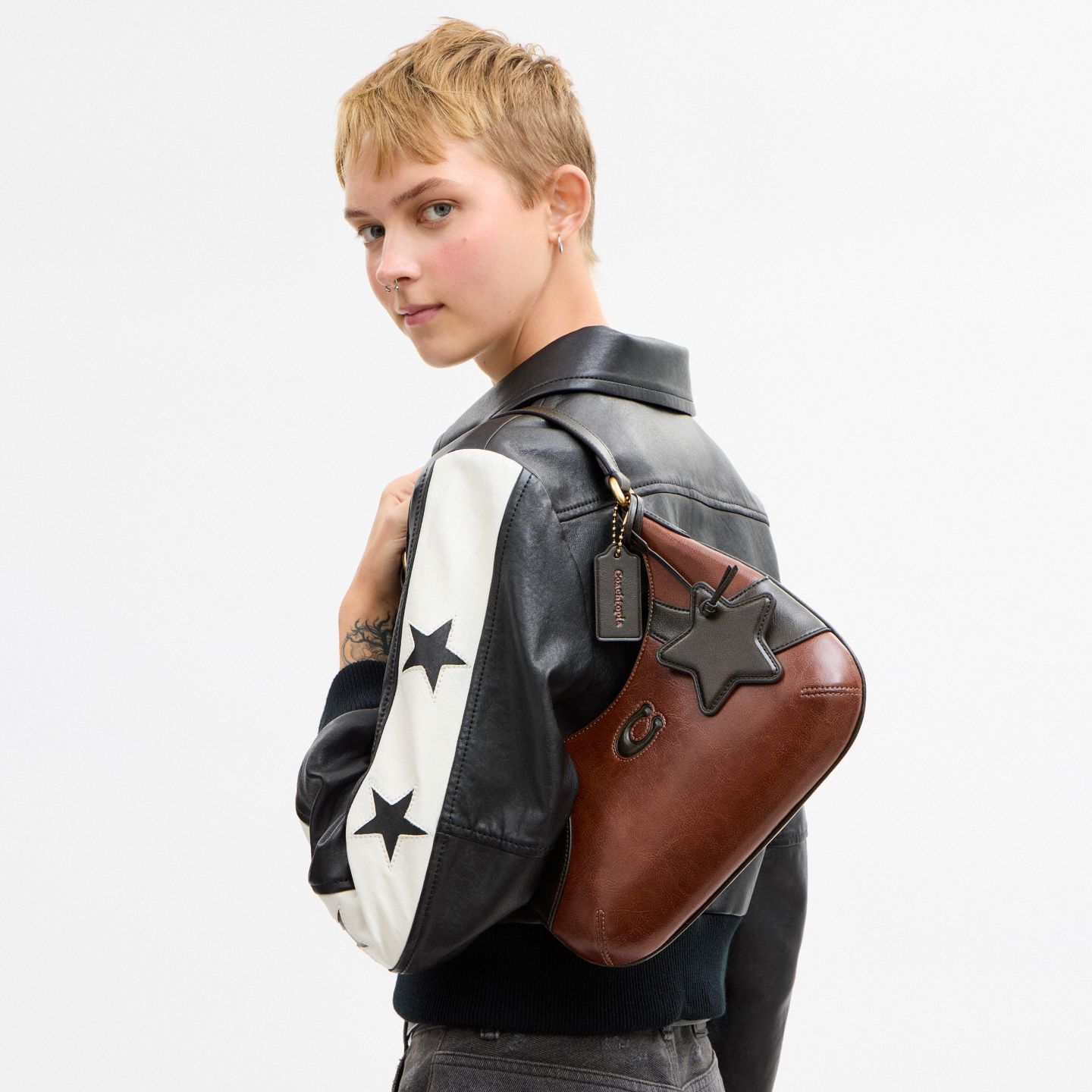 Женская сумка Coach Bowling Flat Hobo Shoulder, цвет: Чёрный — фото 5