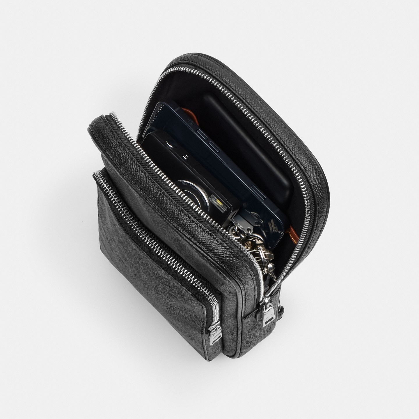 Мужская сумка Coach Felix Sling Bag In Signature UpcraftedLeather, цвет: Чёрный — фото 2