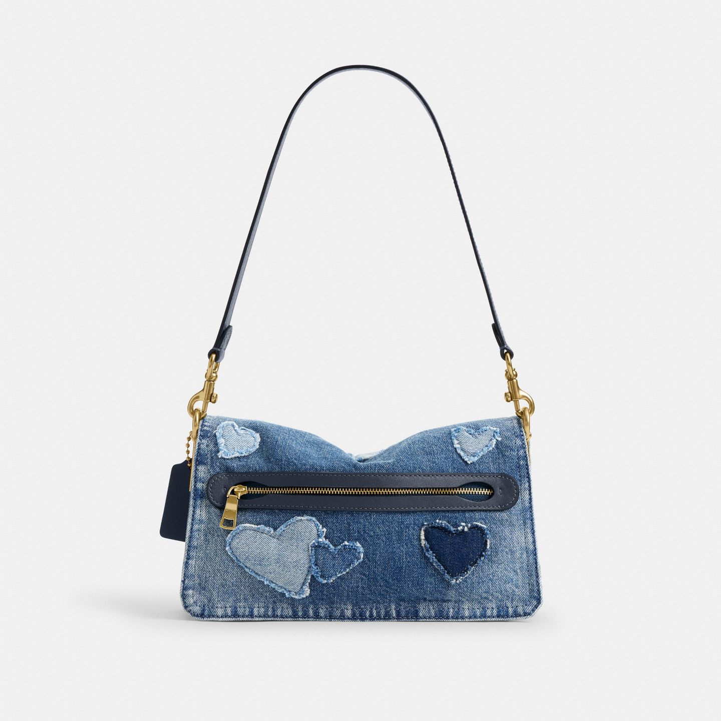 Женская сумка Coach Tabby Shoulder Bag 26 In Regenerative Cotton Denim With Hearts, цвет: Латунный / Джинсовый — фото 3