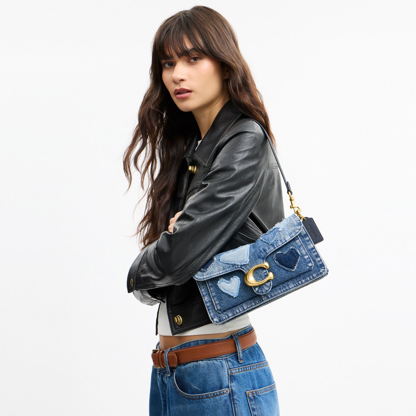 Женская сумка Coach Tabby Shoulder Bag 26 In Regenerative Cotton Denim With Hearts, цвет: Латунный / Джинсовый — фото 9