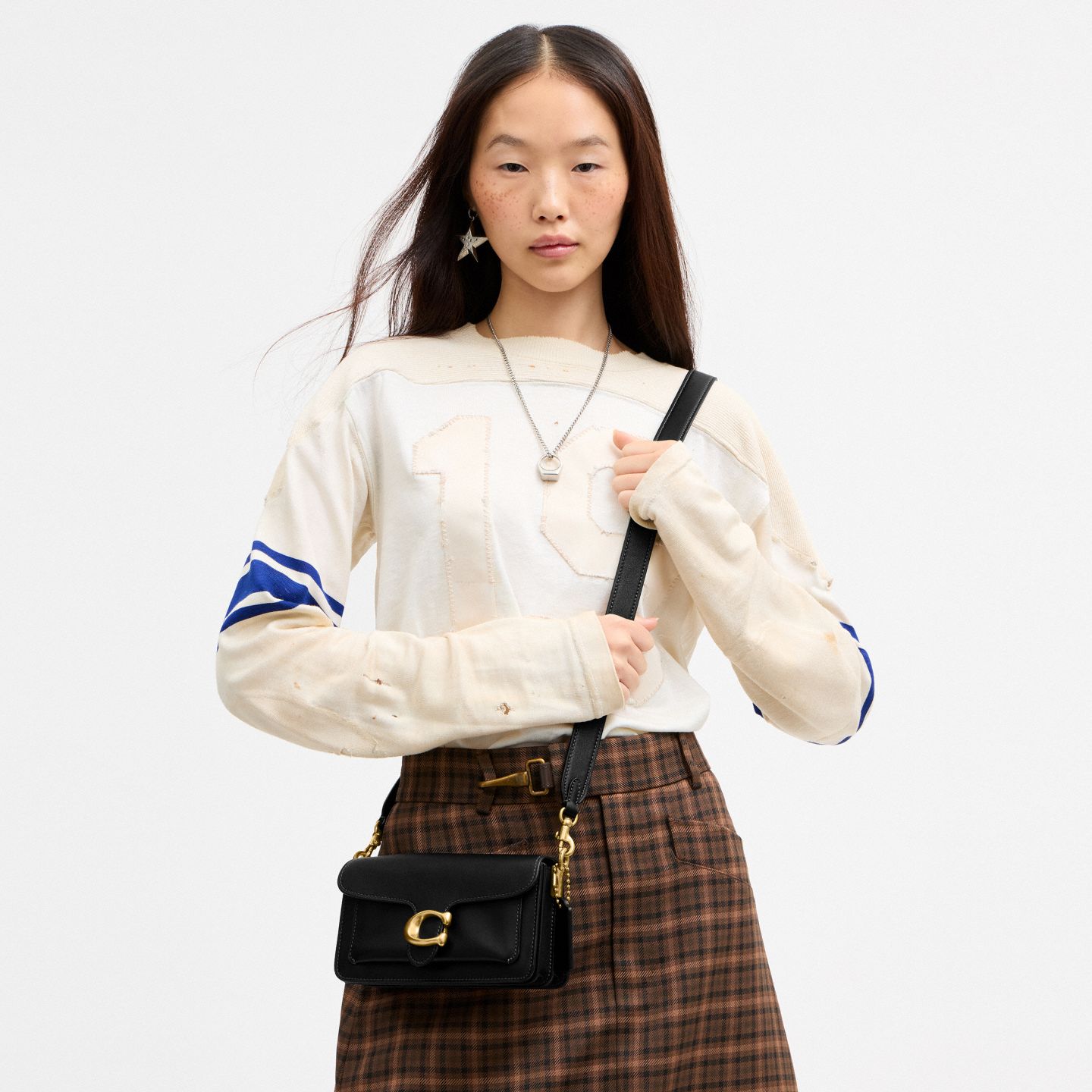 Женская сумка Coach Soft Tabby Shoulder Bag 20, цвет: Латунный / Чёрный — фото 6
