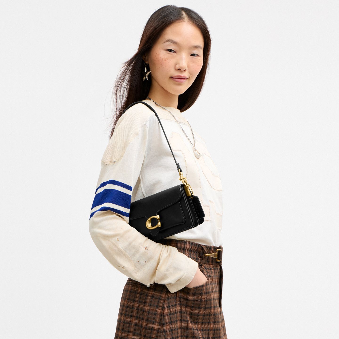 Женская сумка Coach Soft Tabby Shoulder Bag 20, цвет: Латунный / Чёрный — фото 8