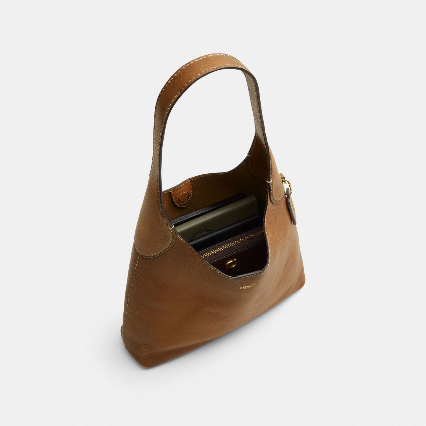 Женская сумка Coach Brooklyn Shoulder Bag 28 In Loved Leather, цвет: Латунный / Медовый коричневый — фото 4