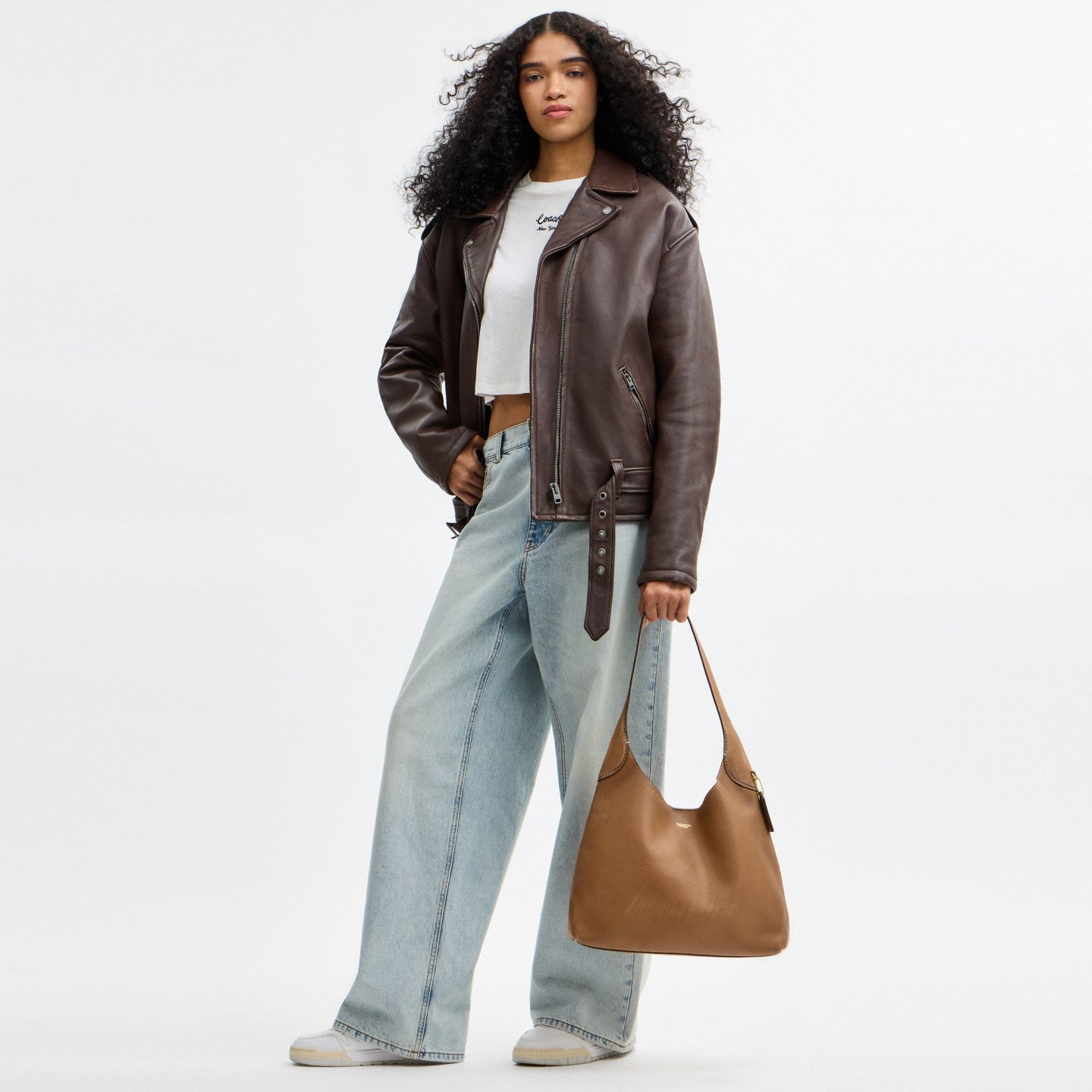Женская сумка Coach Brooklyn Shoulder Bag 34 In Loved Leather, цвет: Латунный / Медовый коричневый — фото 7