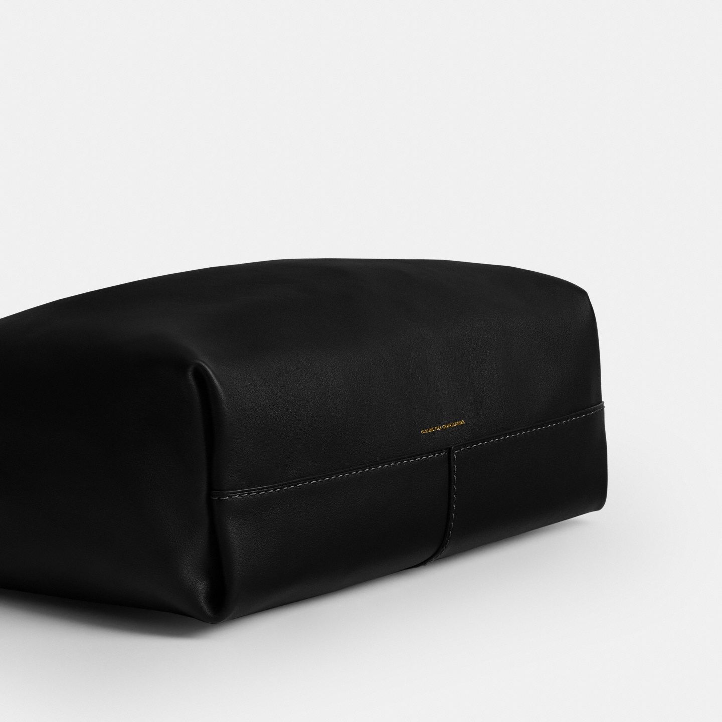 Женские сумки Coach Pillow Brooklyn Shoulder Bag 34, цвет: Латунный / Чёрный — фото 4