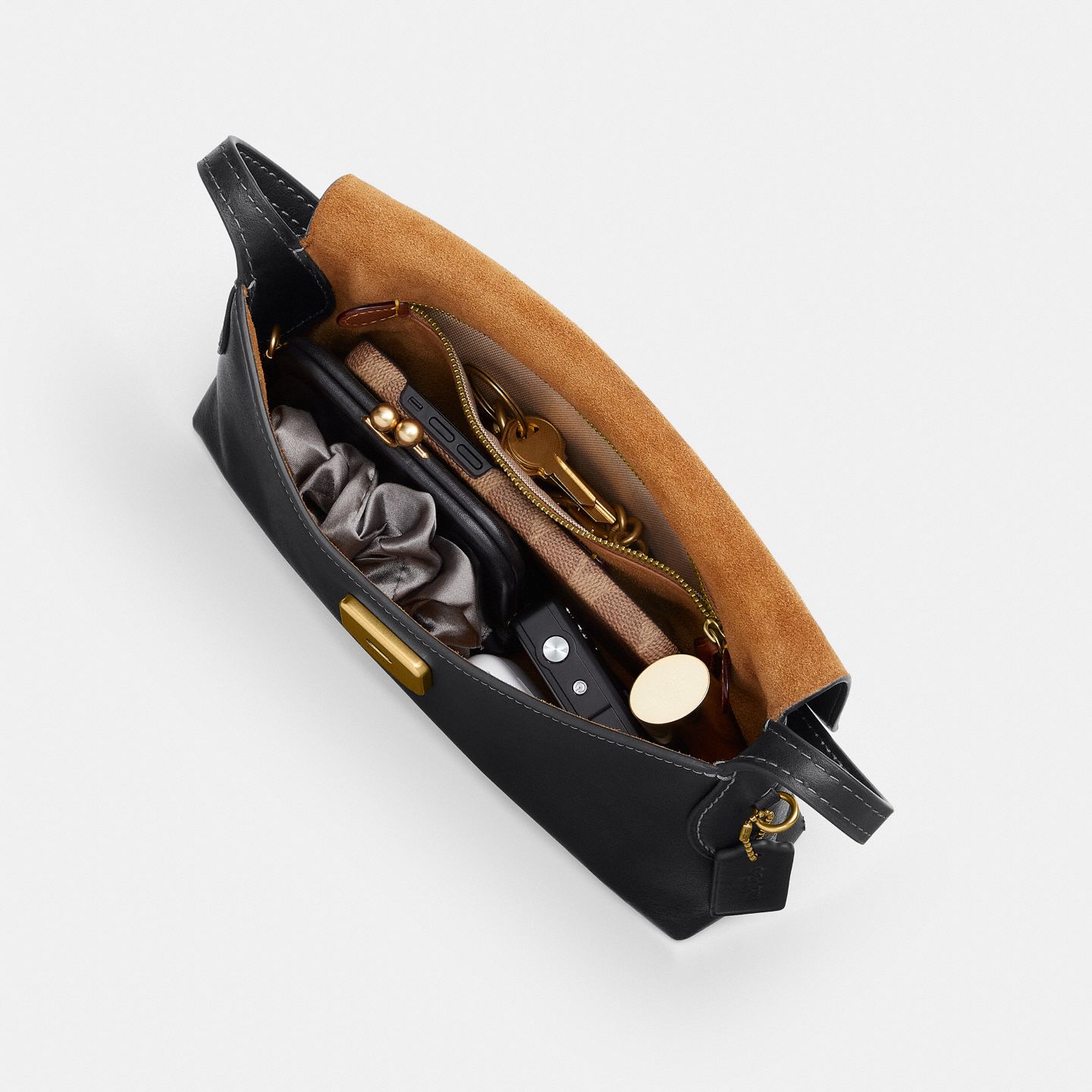Женская сумка Coach Chelsea Shoulder Bag 26, цвет: Латунный / Чёрный — фото 4
