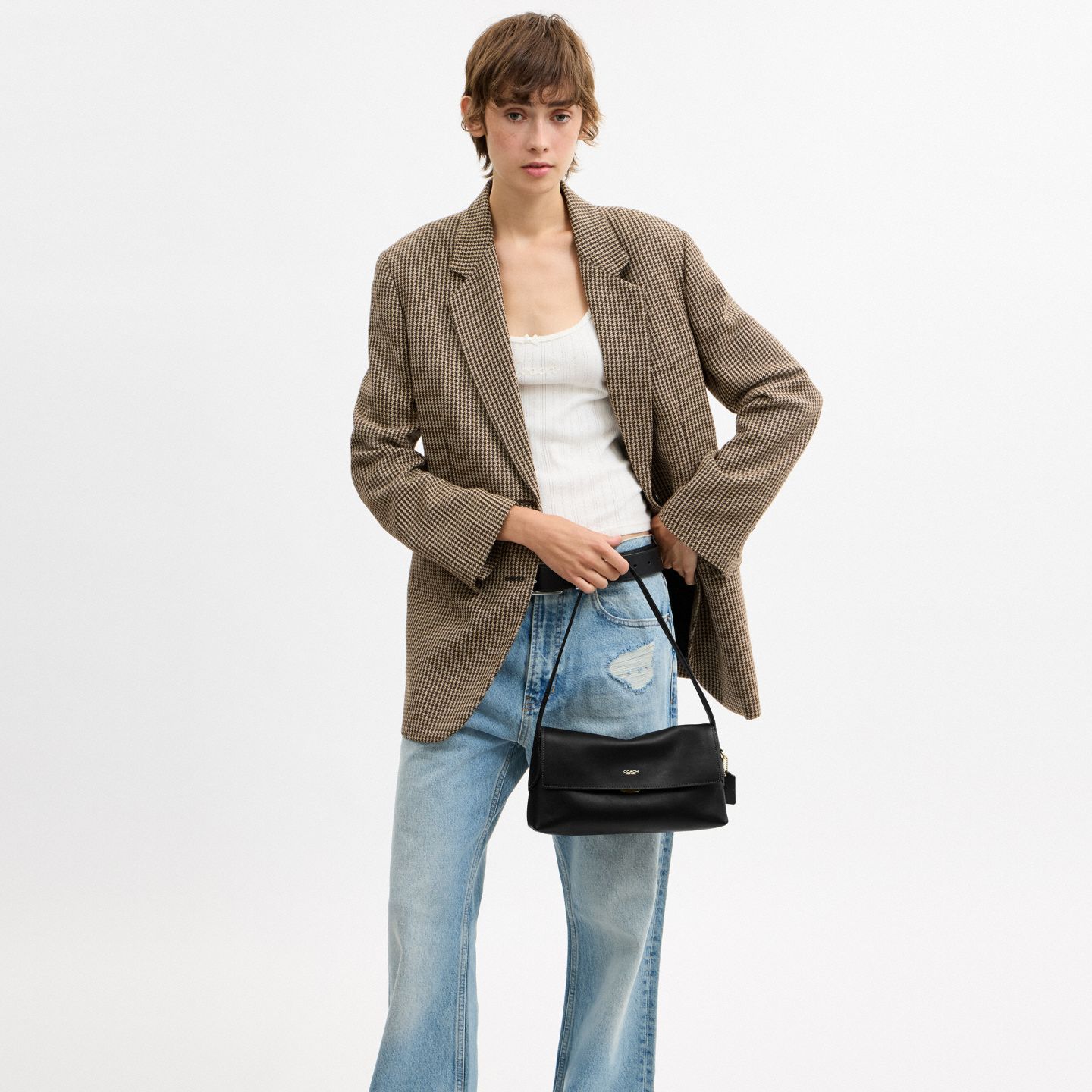 Женская сумка Coach Chelsea Shoulder Bag 26, цвет: Латунный / Чёрный — фото 9