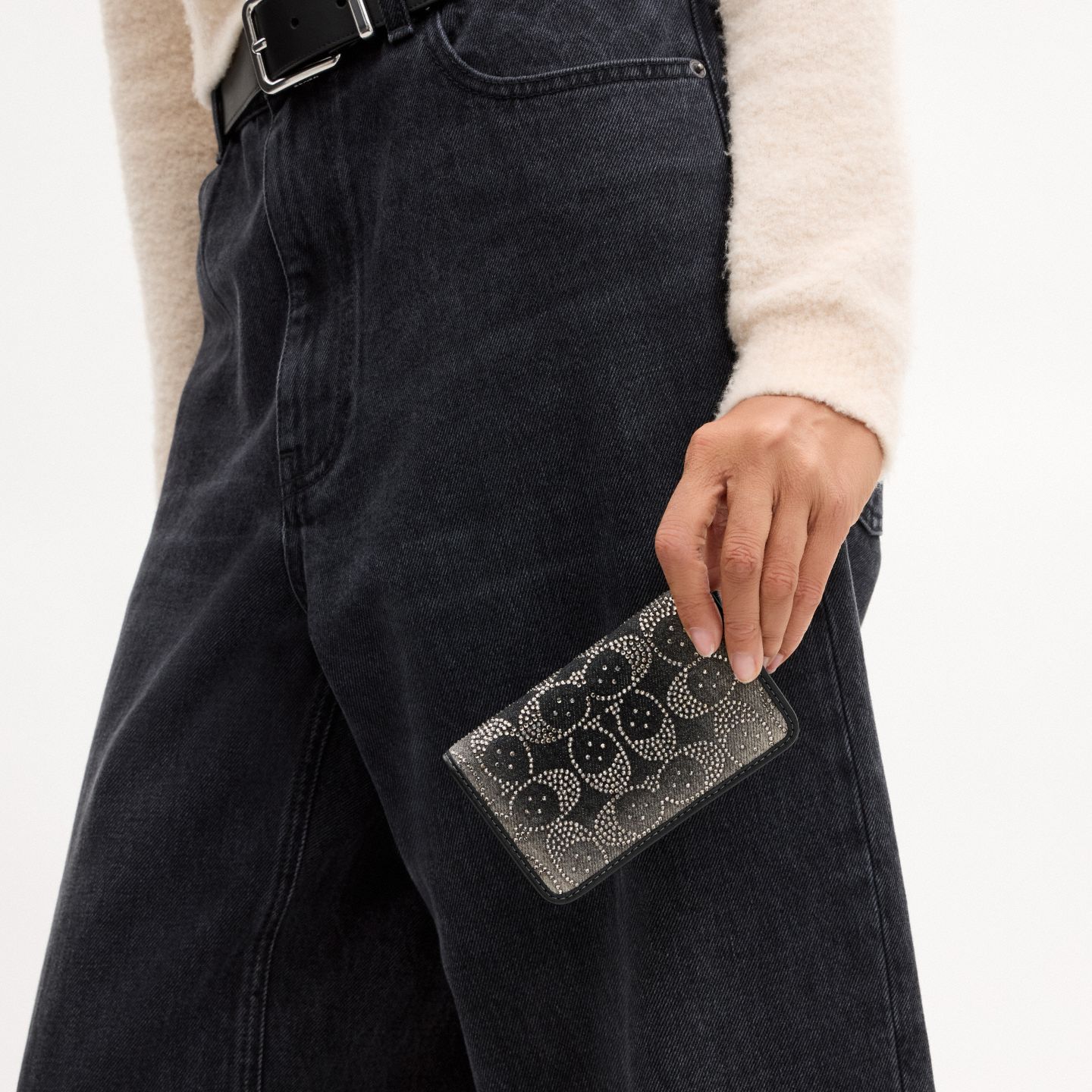 Женский кошелёк Coach Essential Slim Card Case With Crystal Signature, цвет: Серебряный / Чёрный — фото 4