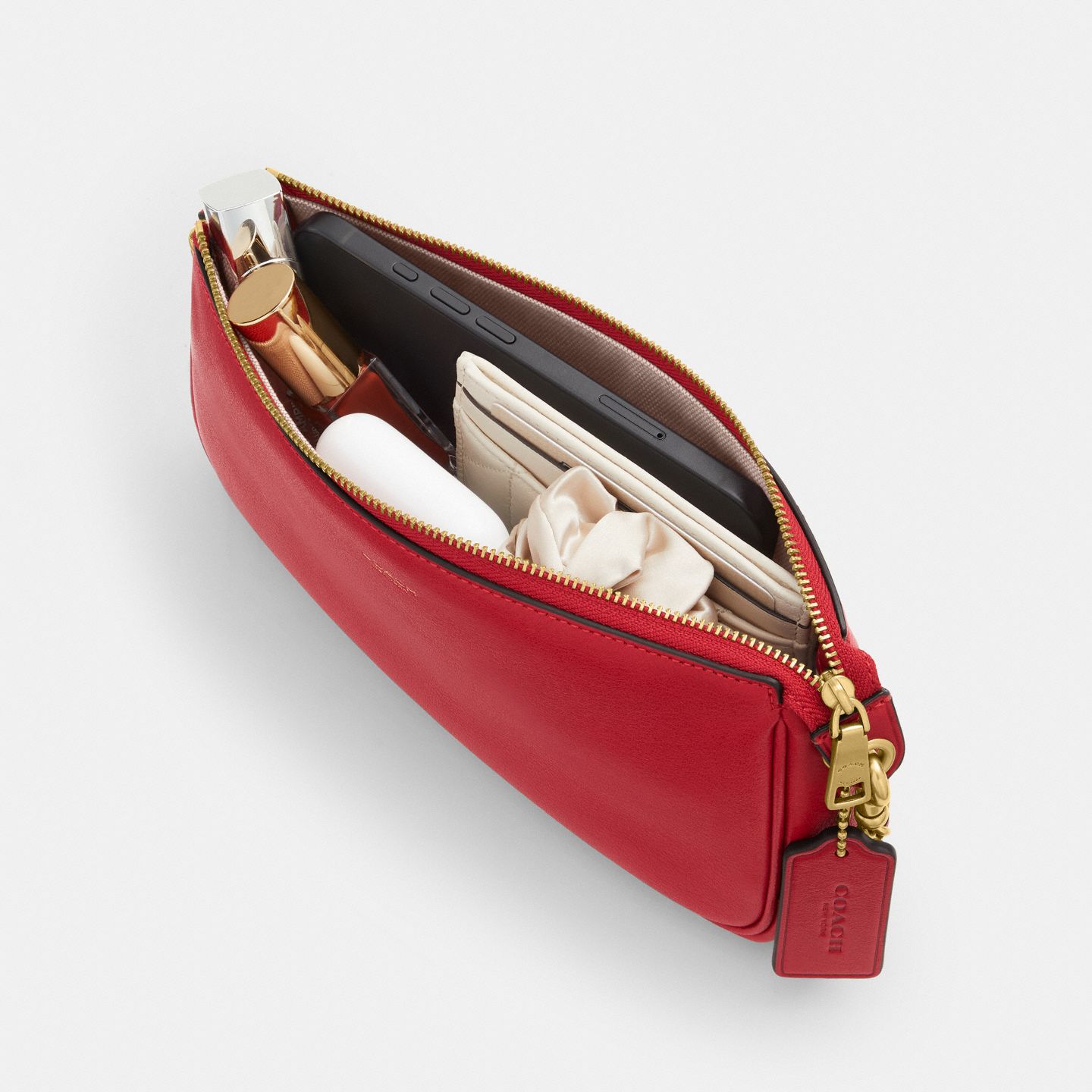 Женская сумка Coach Plaza Bag With Charm Chain Strap, цвет: Латунный / Алый — фото 3