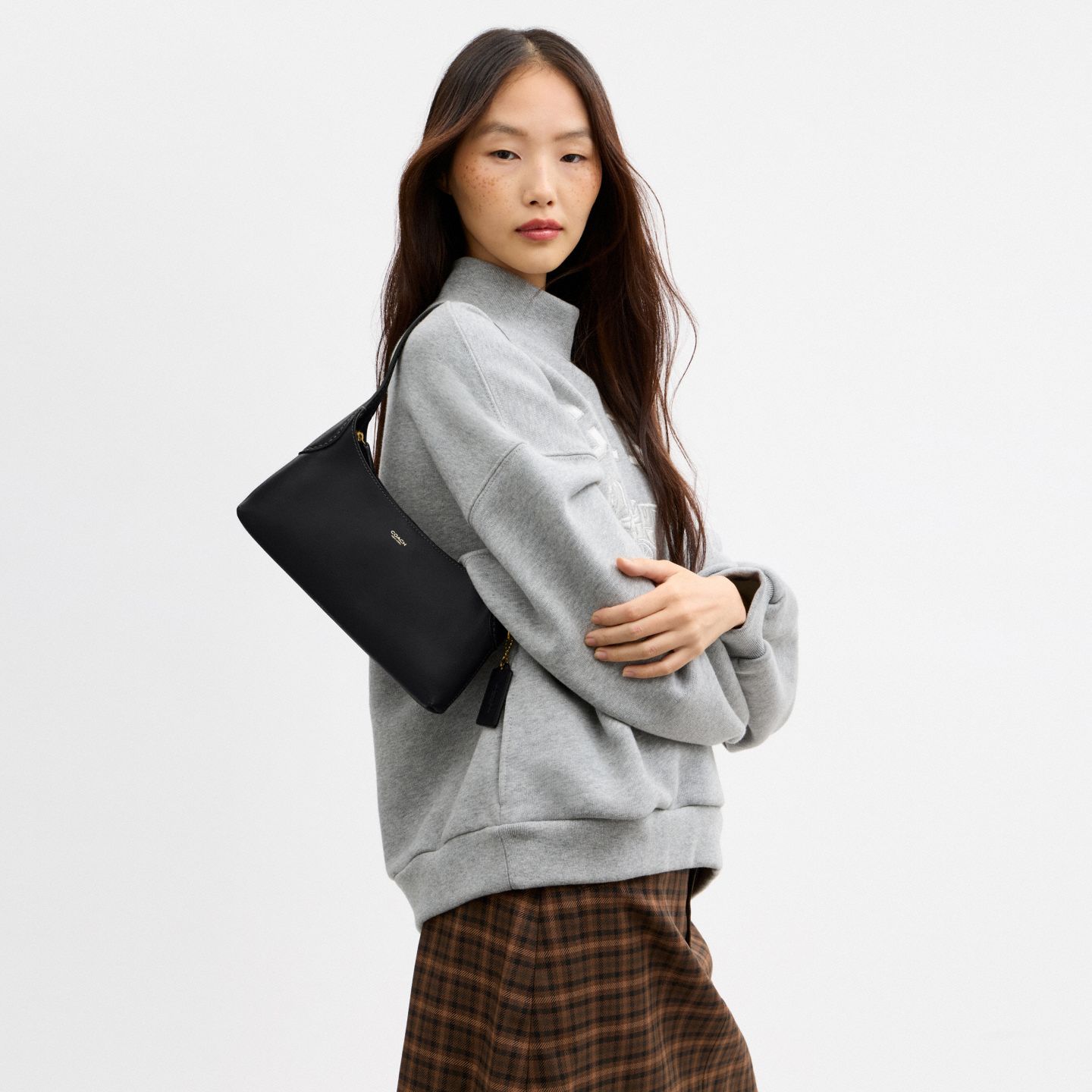Женская сумка Coach Brooklyn Shoulder Bag 26, цвет: Латунный / Чёрный — фото 6