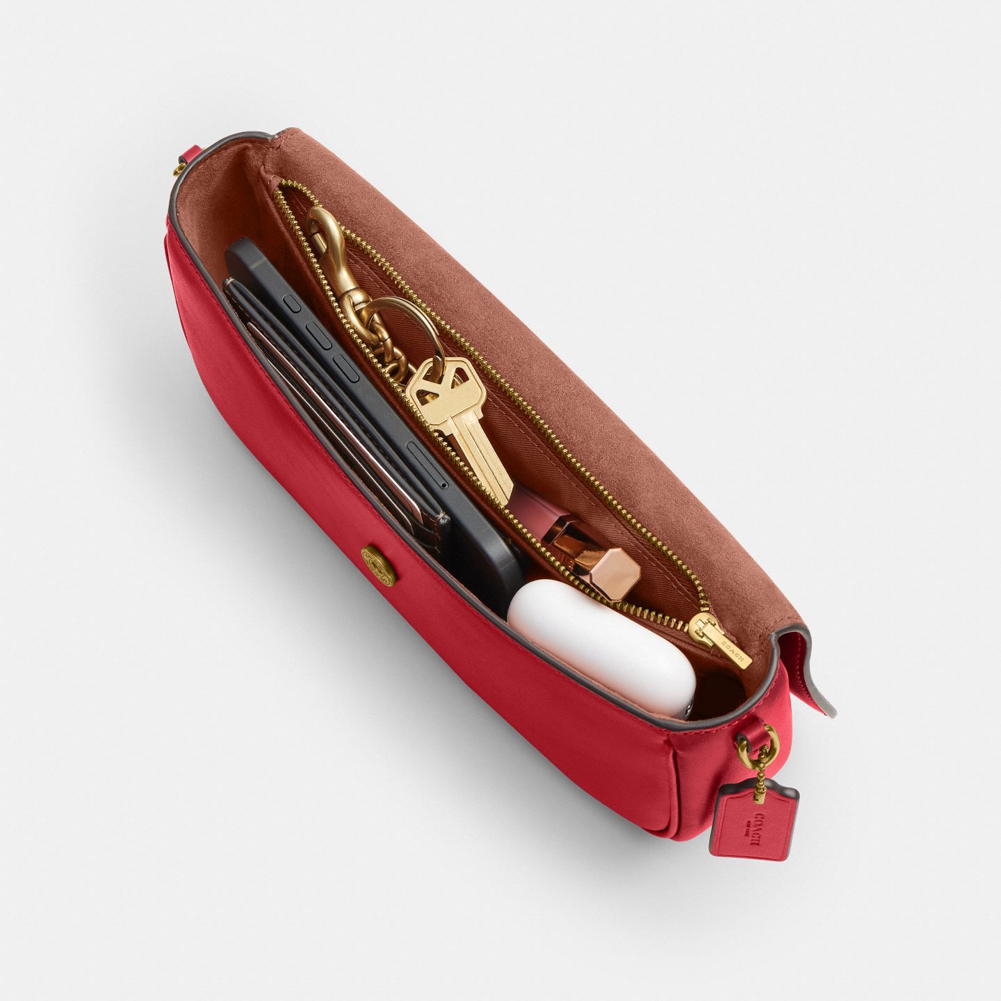Женская сумка Coach Brook Flap Chain Bag With Charm Chain Strap, цвет: Латунный / Маковый — фото 4
