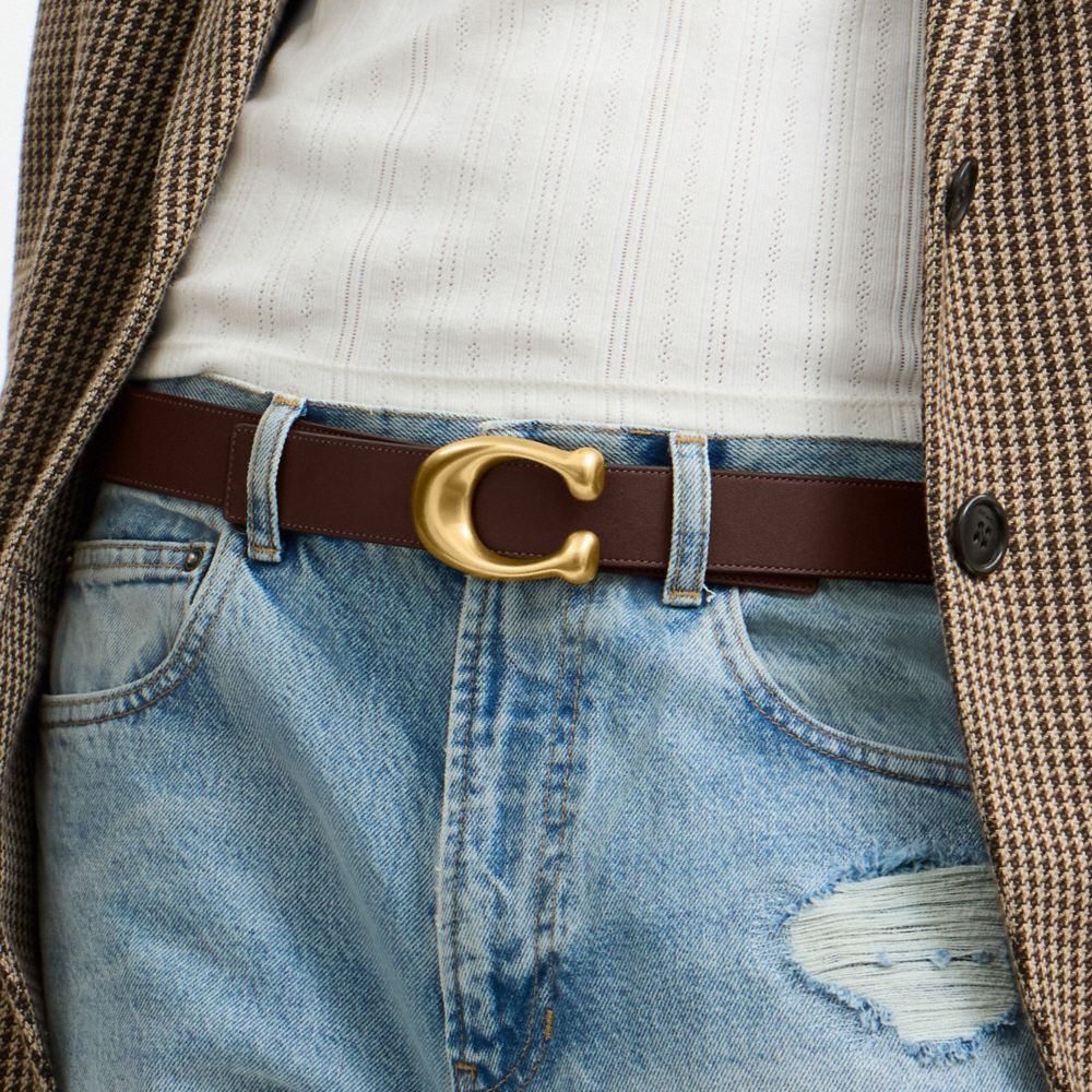 COACH®,Sculpted C Buckle Reversible Belt, 32 Mm,Leather,Standard,Metal Material,Metal,Logo,Reversible,Gold Metal,Casual,Black,Brown,Detail View