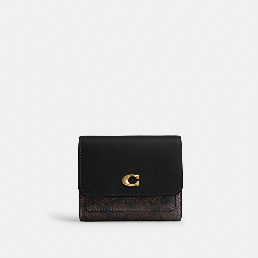 COACH®,Cartera Pequeña Mila Con Solapa En Signature UpcraftedLeather,Laiton/Noir Noyer,Front View