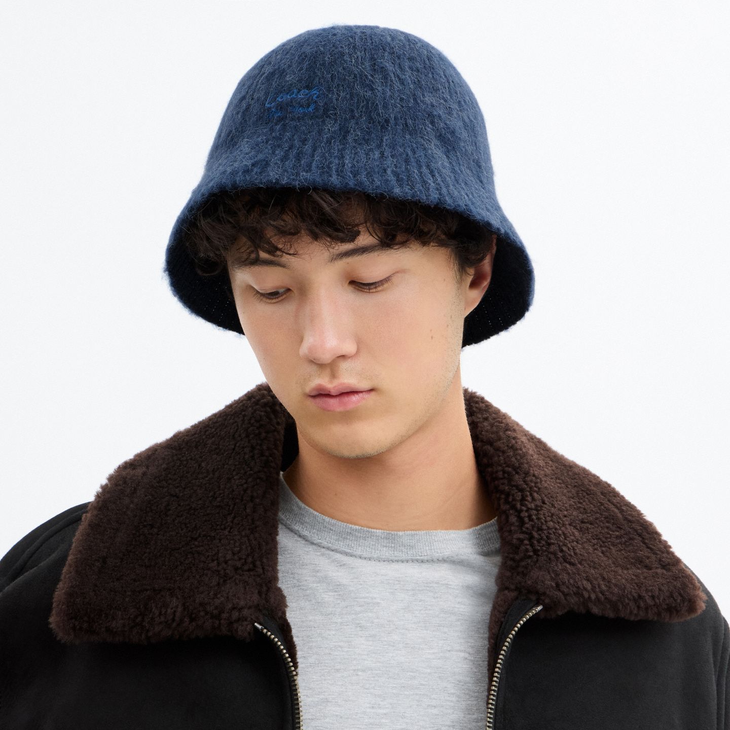Женская панама Coach Knit Bucket Hat, цвет: Глубокий синий — фото 3