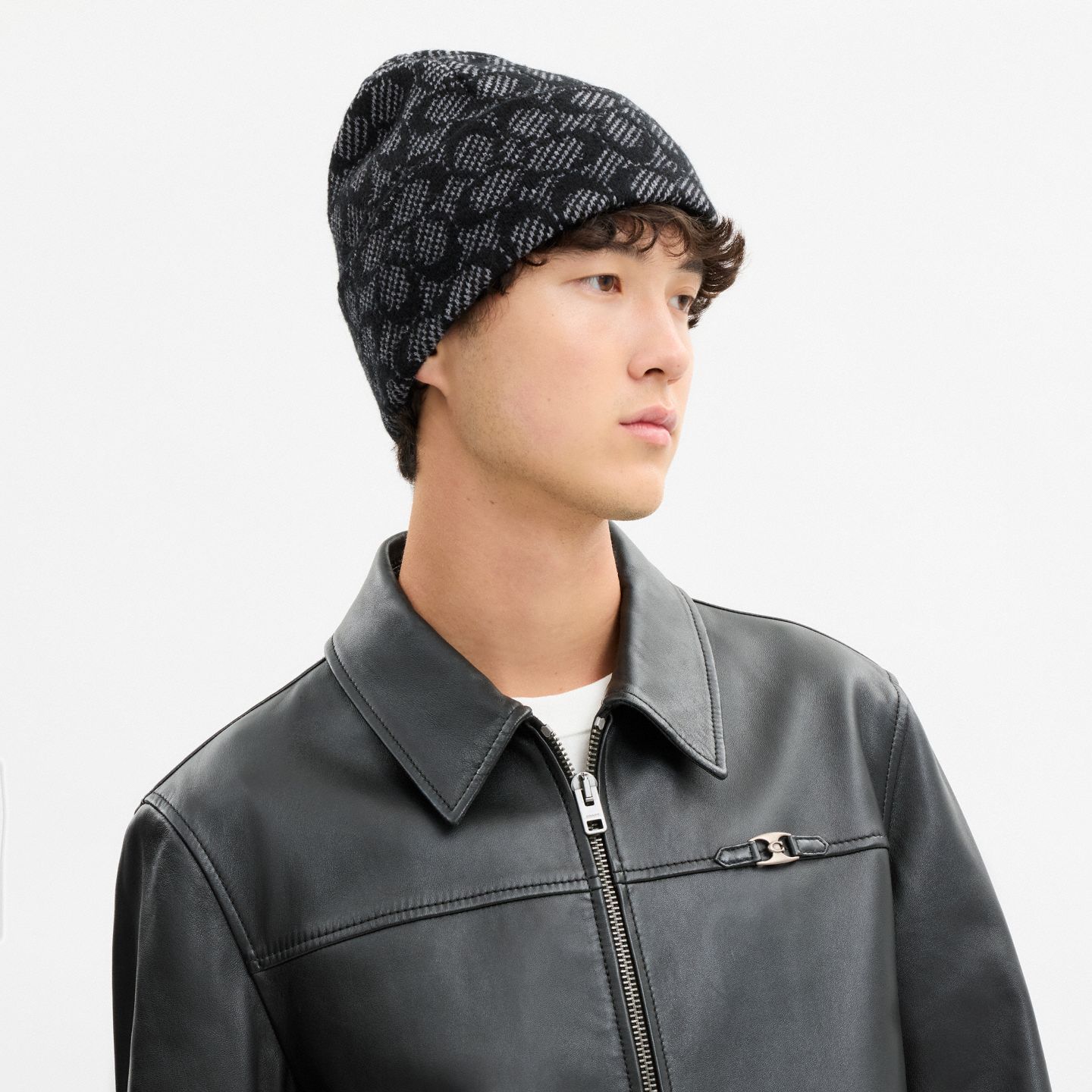 Женская шапка Coach Signature Beanie, цвет: Чёрный — фото 3