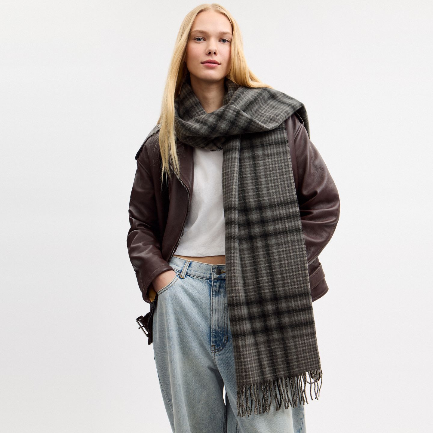 Женские аксессуары Coach Reversible Plaid Muffler, цвет: Чёрный — фото 2