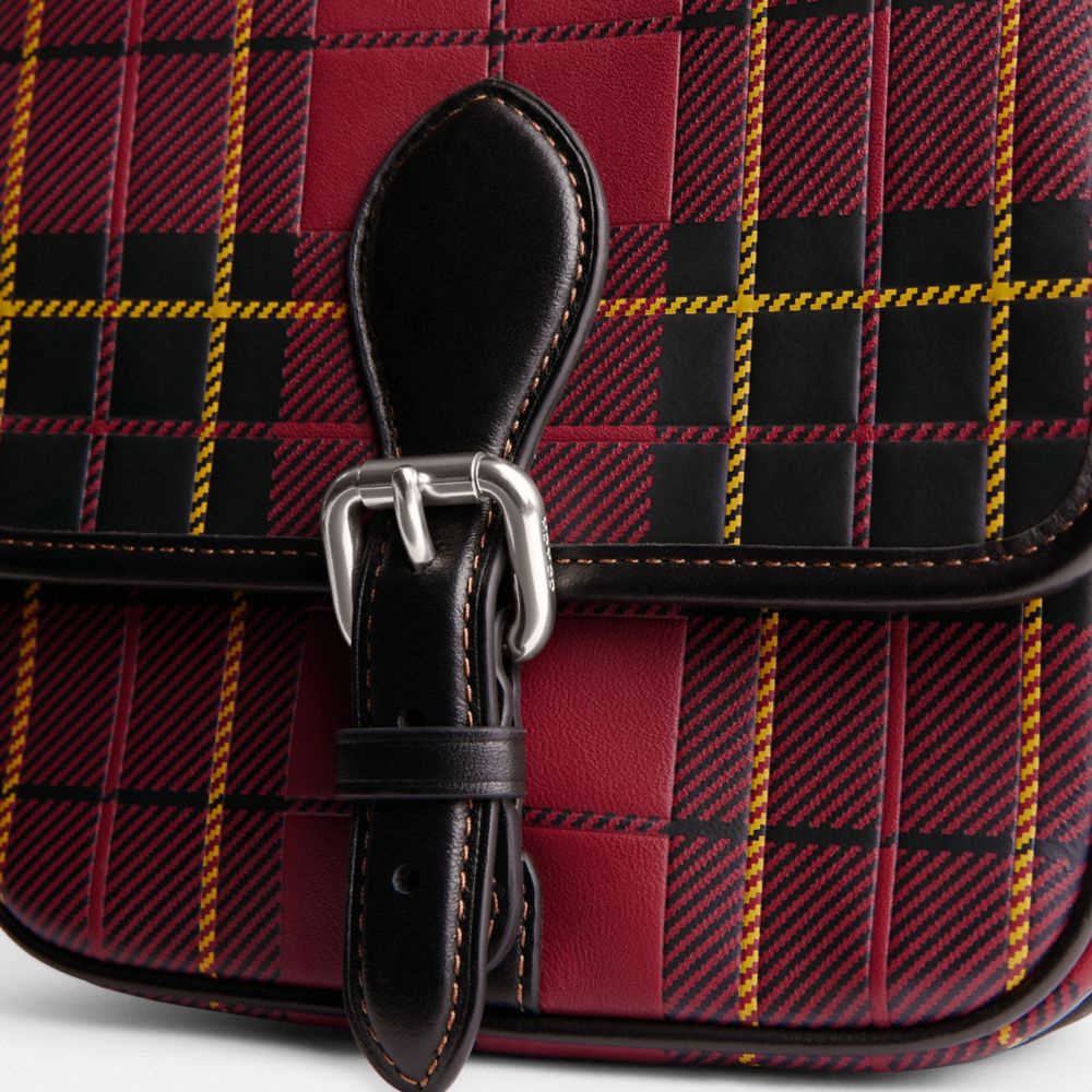 COACH®,PORTÉ-CROISÉ FRANKIE 18 AVEC IMPRIMÉ TISSU ÉCOSSAIS,Cuir tanné,Cerise Multi,Closer View