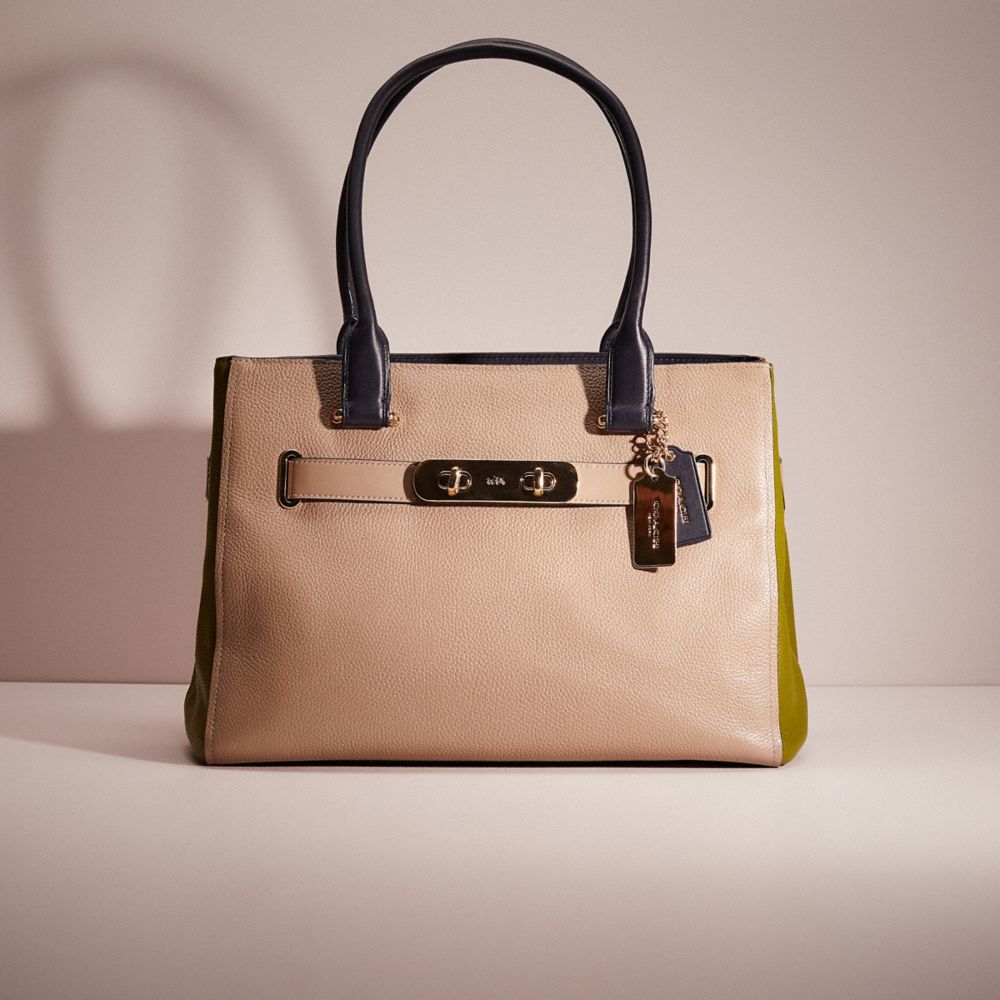 Coach swagger carryall deals in pebble leather