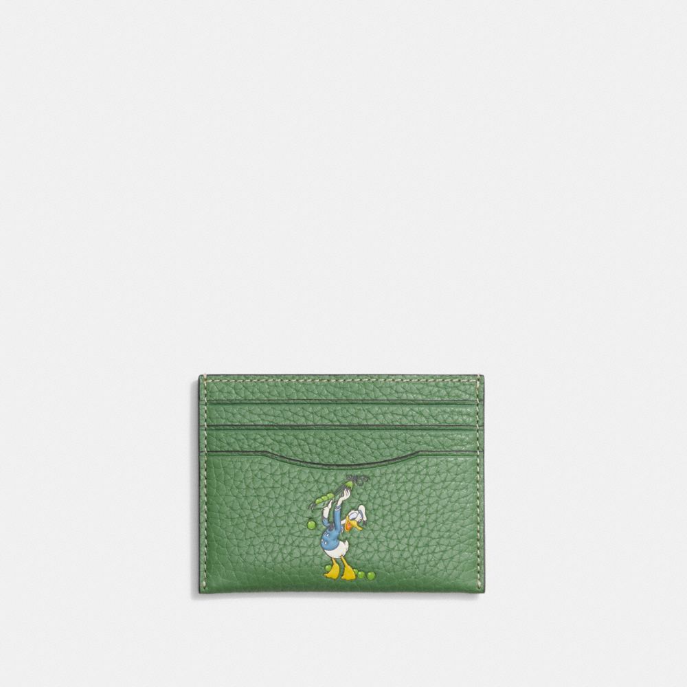 COACH®,ÉTUI-CARTES DISNEY X COACH EN CUIR RÉGÉNÉRATIF,Vert doux Multi,Front View