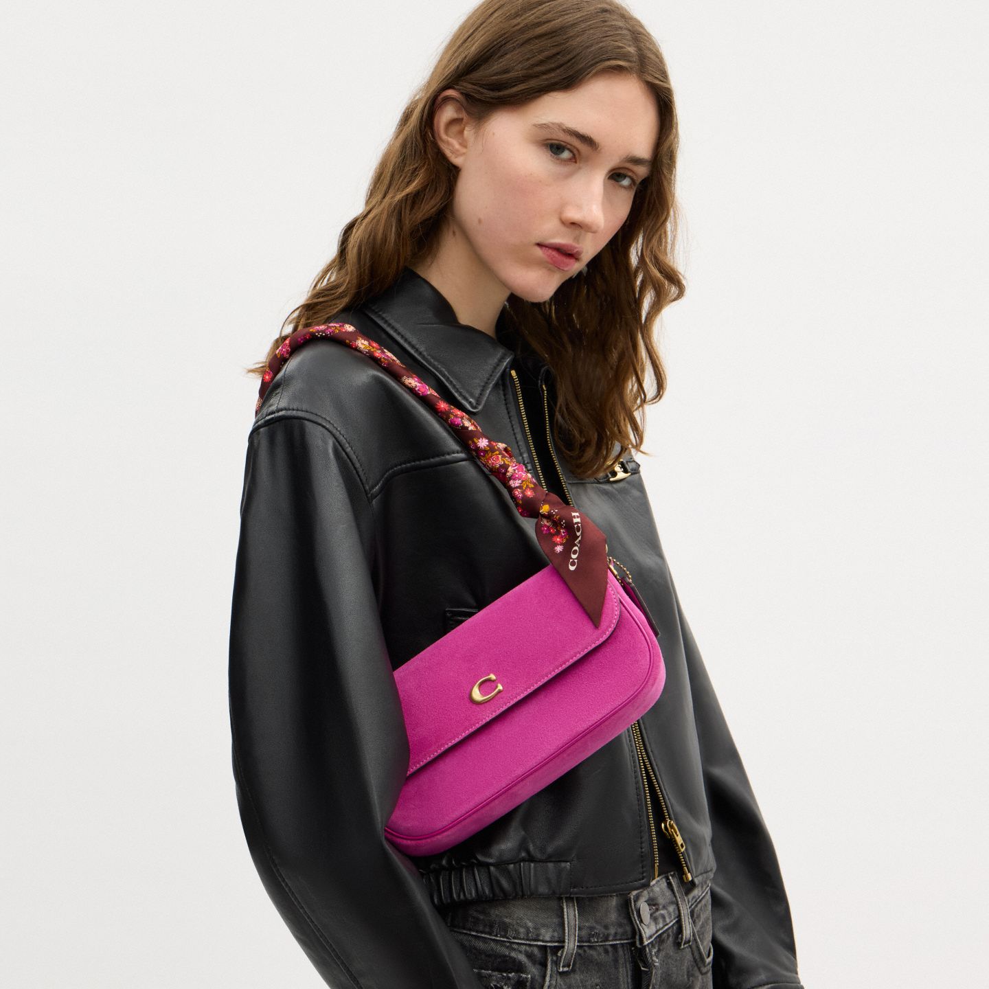 Женский шарф Coach Signature Posey Cluster Print Silk Skinny, цвет: Коричневый / Разноцветный — фото 2
