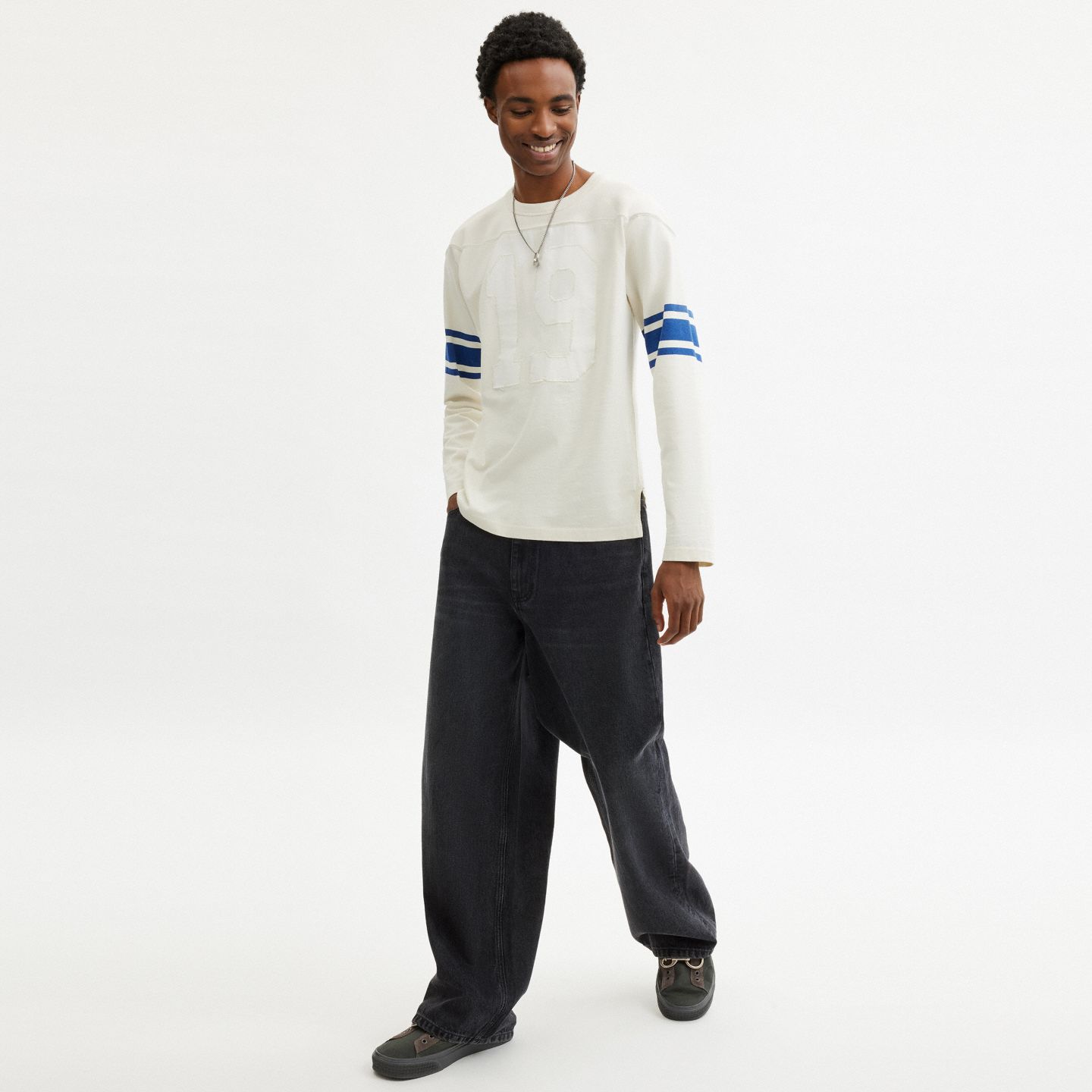 Мужская футболка Coach Striped Varsity Long Sleeve T-Shirt In Organic Cotton, цвет: Белый / Синий — фото 2