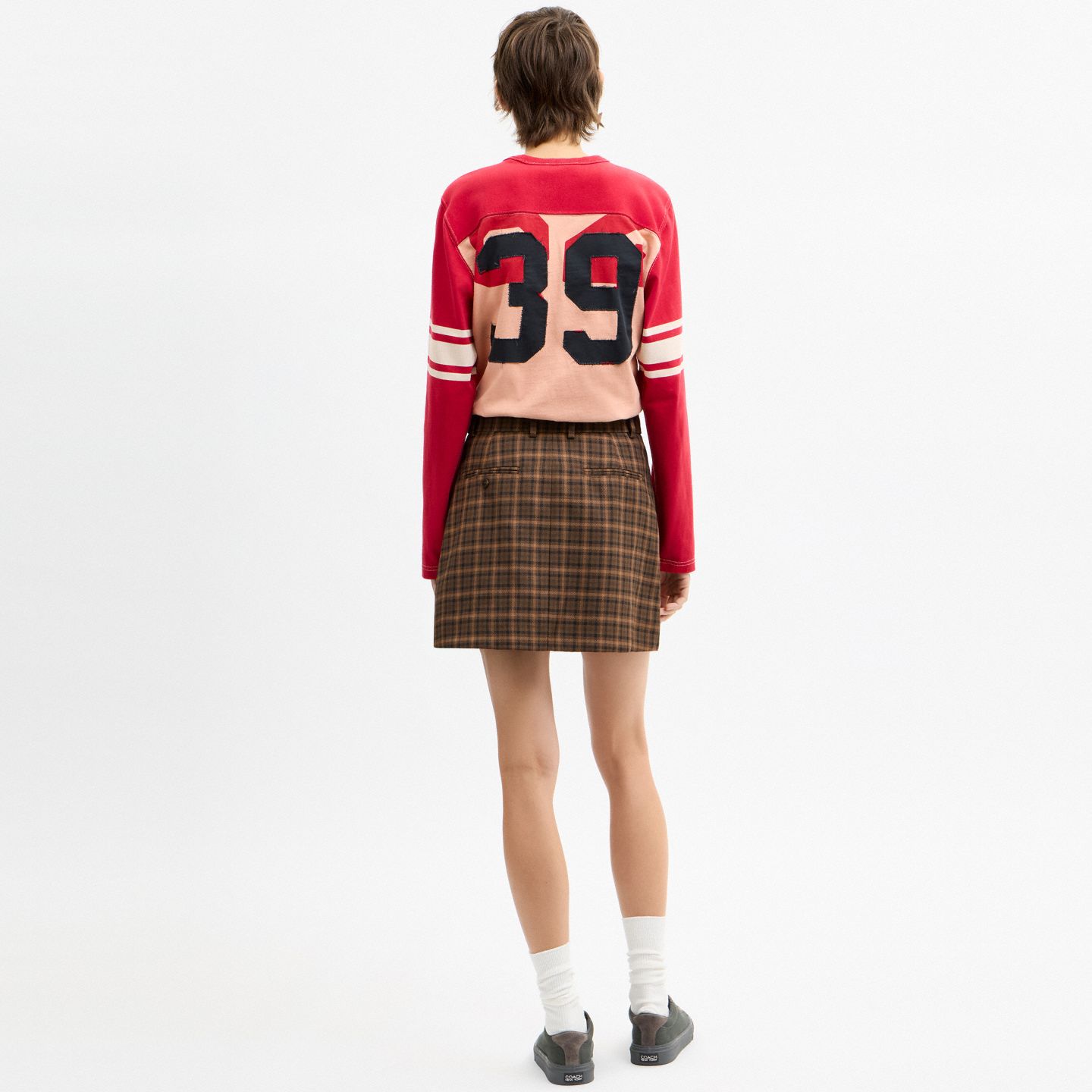 Женская футболка Coach Long Sleeve Varsity T-Shirt In Organic Cotton, цвет: Красный — фото 3