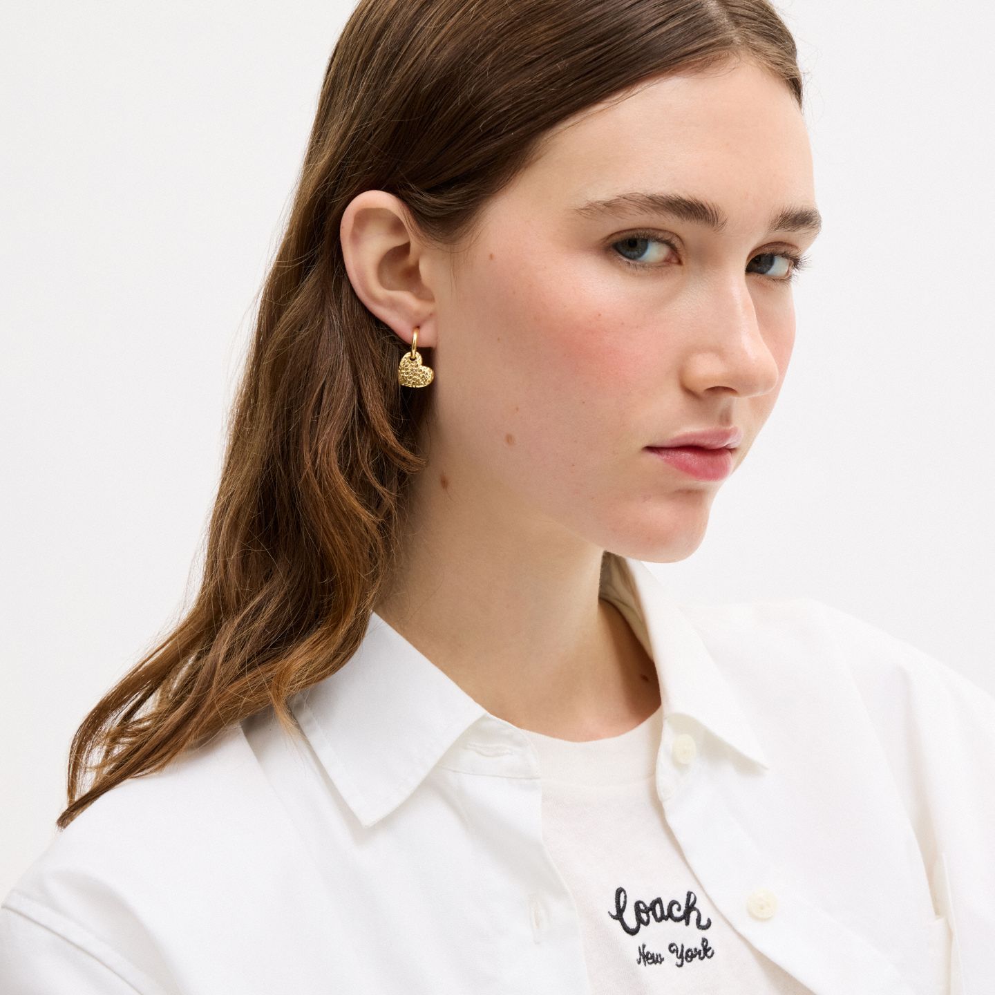 Серьги-кольца Coach Signature с сердцем, цвет: Золотой — фото 2