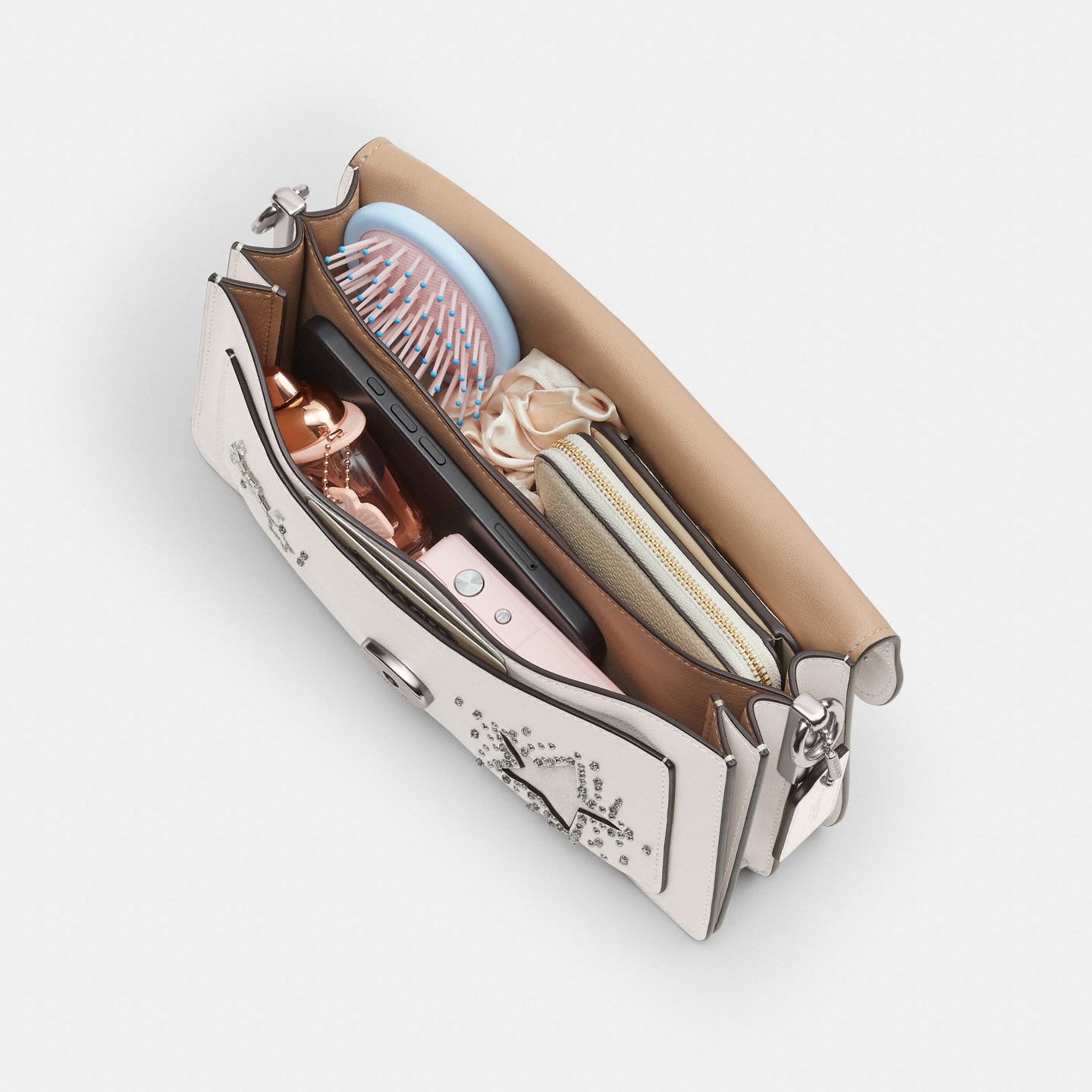 Женская сумка Coach Tabby Shoulder Bag 26, Inspired by Elle Fanning, цвет: Состаренный / Меловой — фото 4