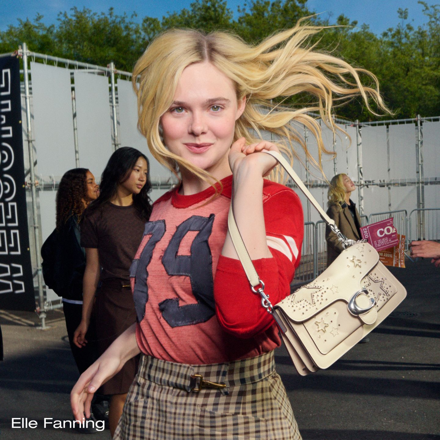 Женская сумка Coach Tabby Shoulder Bag 26, Inspired by Elle Fanning, цвет: Состаренный / Меловой — фото 9