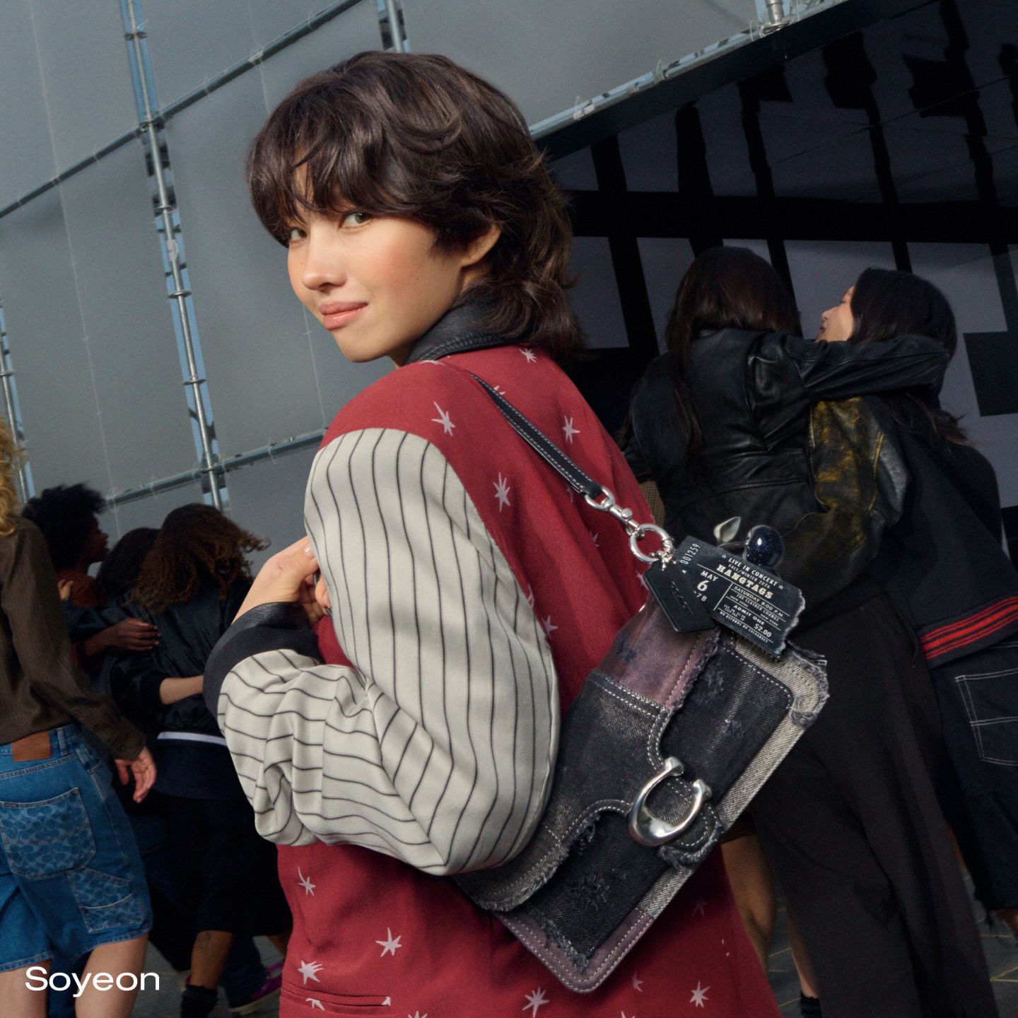 Женская сумка Coach Tabby Shoulder Bag 26, Inspired by Soyeon, цвет: Серебряный / Чёрный — фото 9