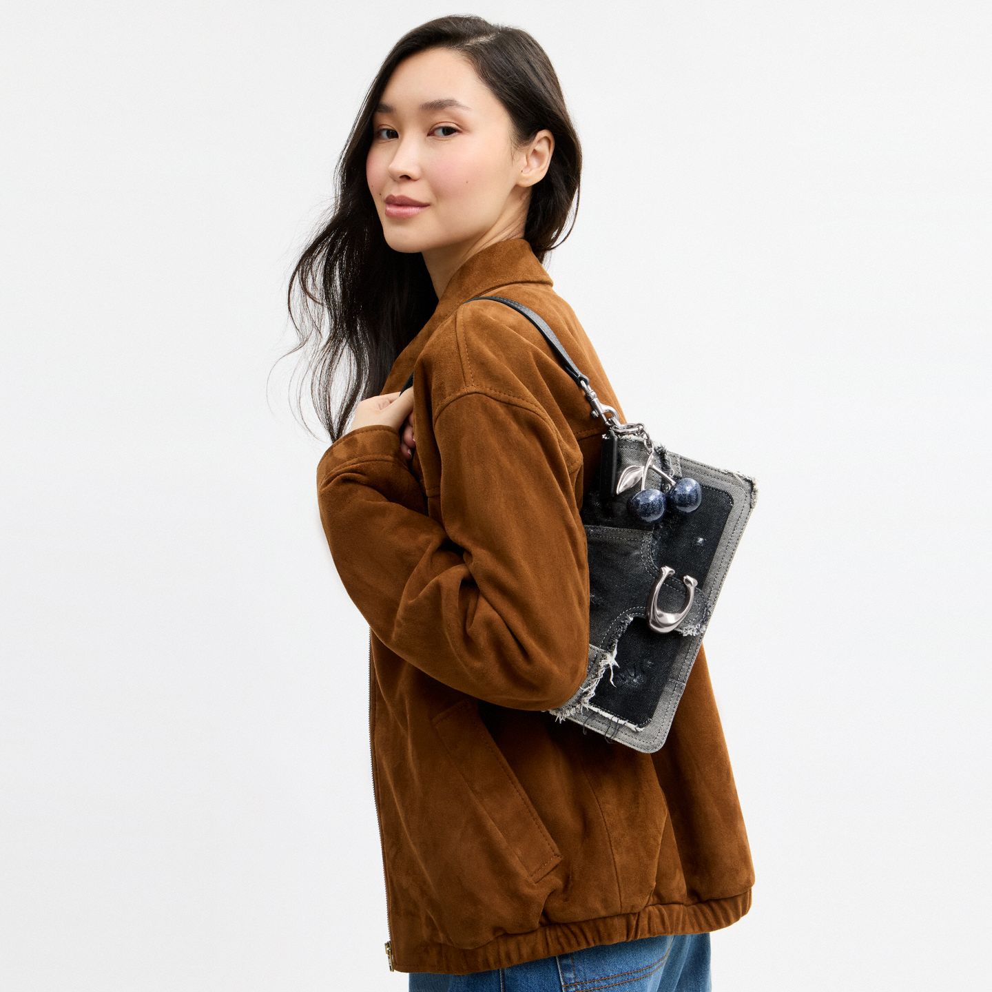 Женская сумка Coach Tabby Shoulder Bag 26, Inspired by Soyeon, цвет: Серебряный / Чёрный — фото 10
