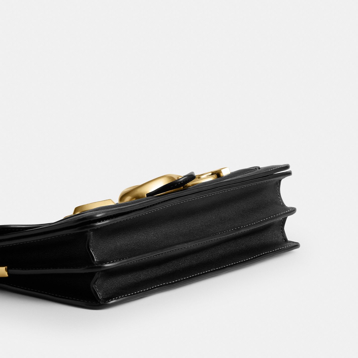Женская сумка Coach Tabby Shoulder Bag 26, Inspired by Shan Yichun, цвет: Латунный / Чёрный — фото 6