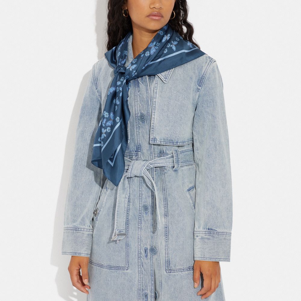 COACH®,ラブリー バタフライ プリント シルク スクエア スカーフ,ファッション雑貨,ﾈｲﾋﾞｰ