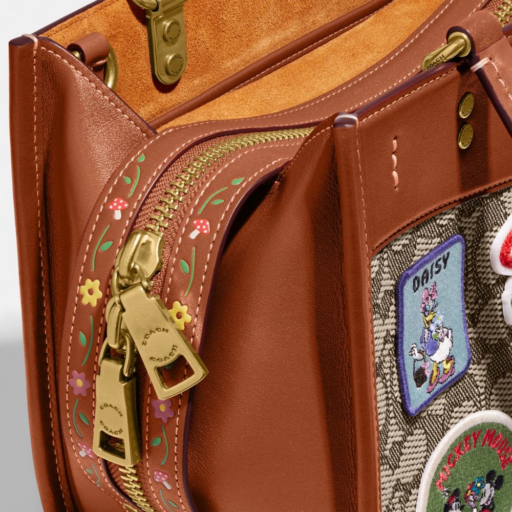 限定ディズニーですcoach ローグ25 限定ディズニー