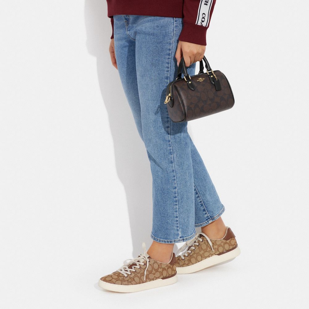 🇺🇸 Coach Micro Rowan Crossbody In Signature Canvas ✏️ ขนาด: 6 (L) x 4  (H) x 3 1/4 (W) ใบนี้น่ารักมากกกก 🥰