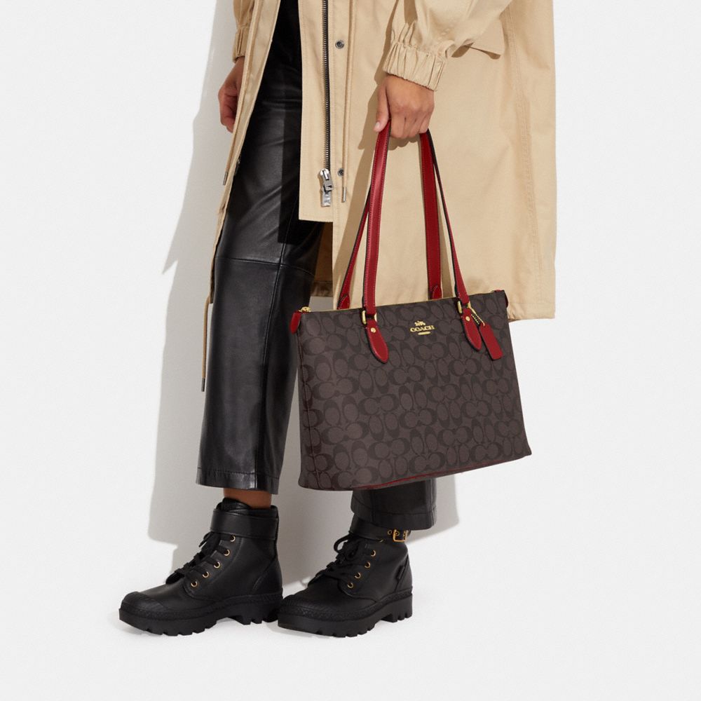 COACH OUTLET®  Gallery Tote In Signature Canvas