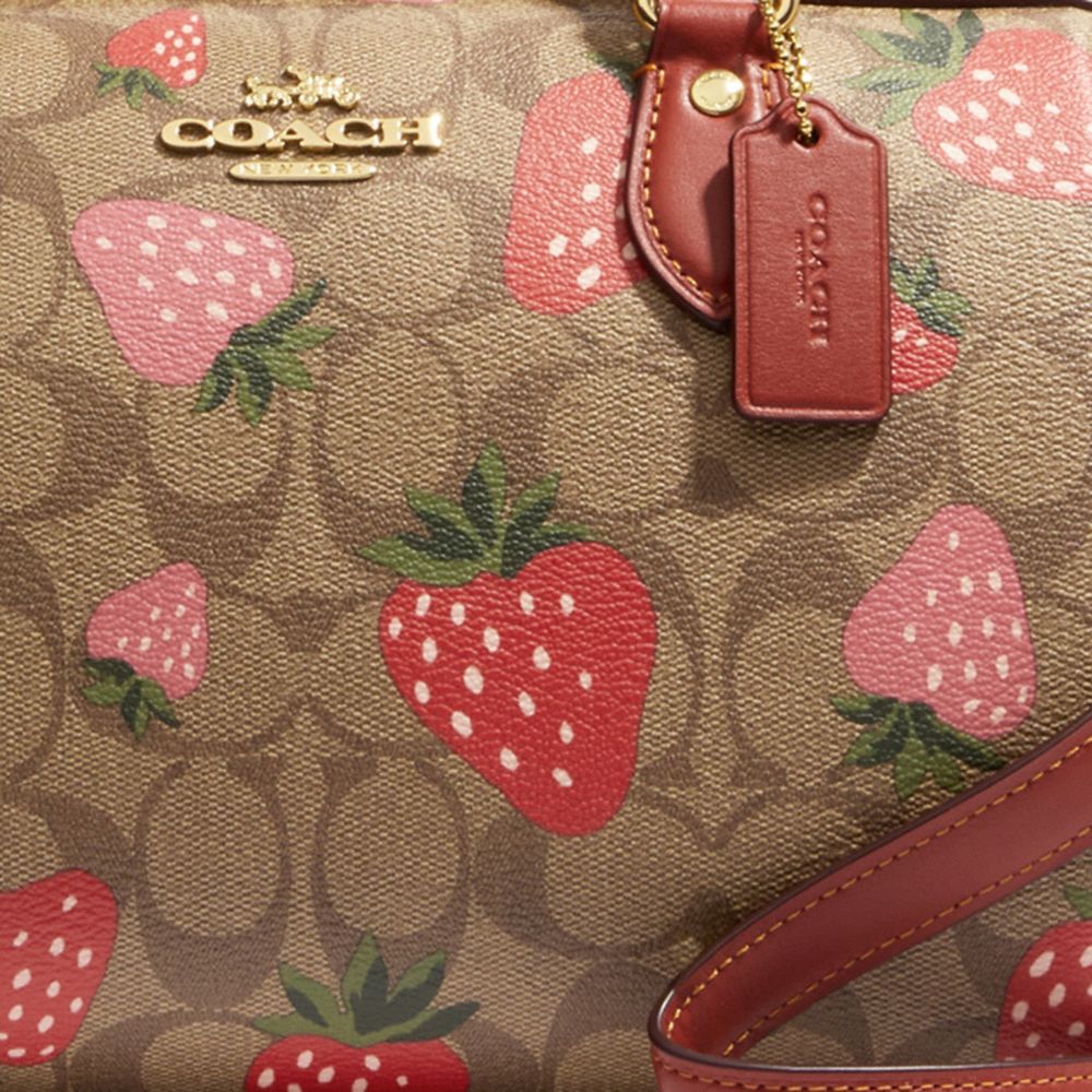COACH®,SATCHEL ROWAN EN TOILE SIGNATURE À IMPRIMÉ FRAISES SAUVAGES,Tissu en toile exclusif,Or/Kaki Multi,Detail View