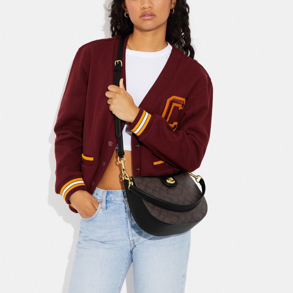 COACH®,SAC HOBO ELLA EN TOILE SIGNATURE,Or/Brun noir,Detail View