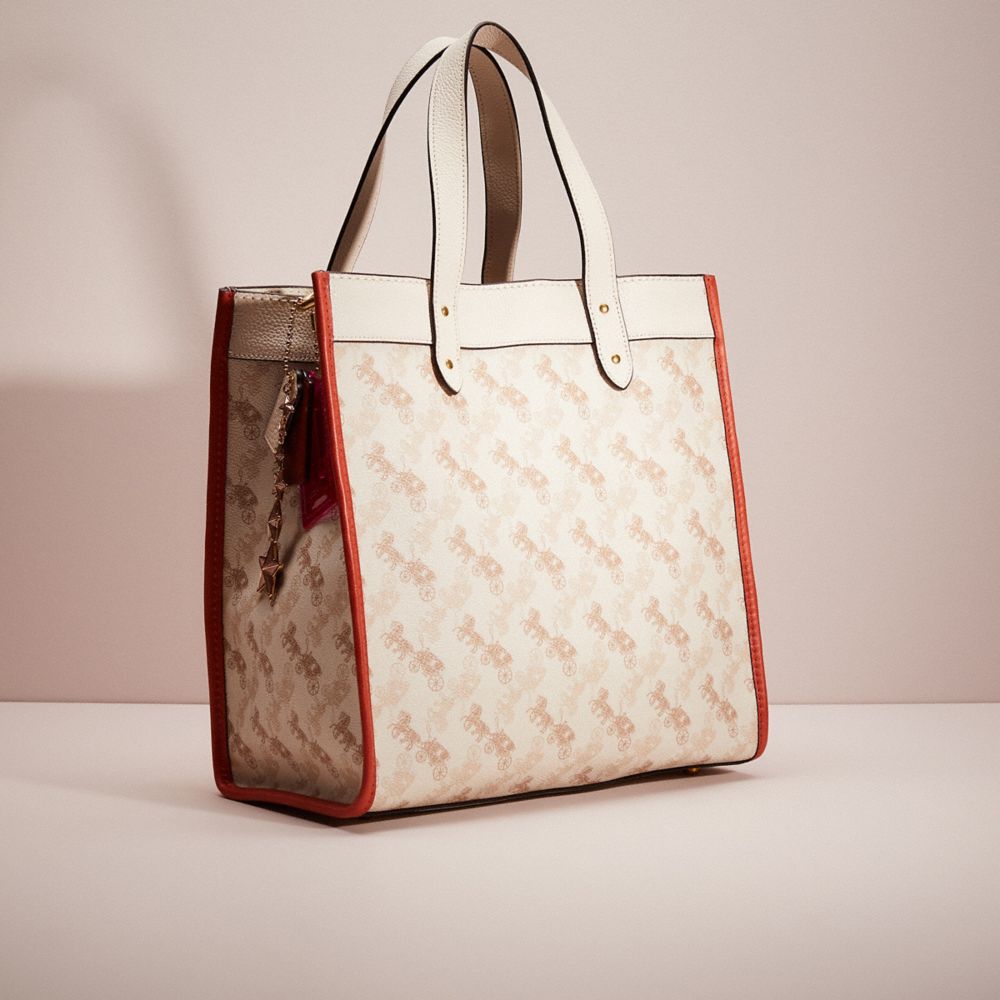 COACH FIELD TOTE –