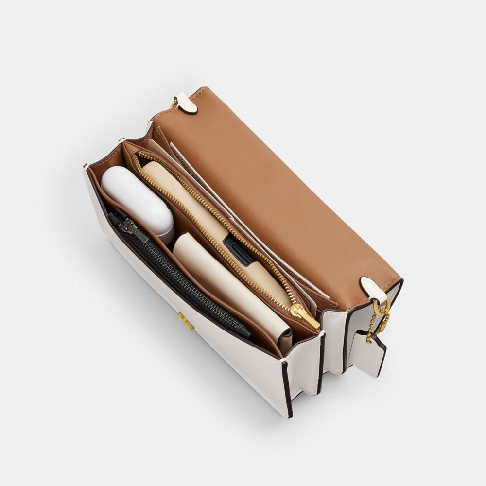 COACH®,ビー クロスボディ,ボディバッグ&斜めがけバッグ,ﾌﾞﾗｽ/ﾁｮｰｸ