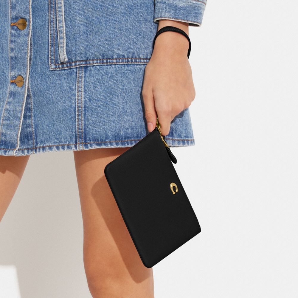 Женские сумки Coach Essential Small Wristlet — фото 4