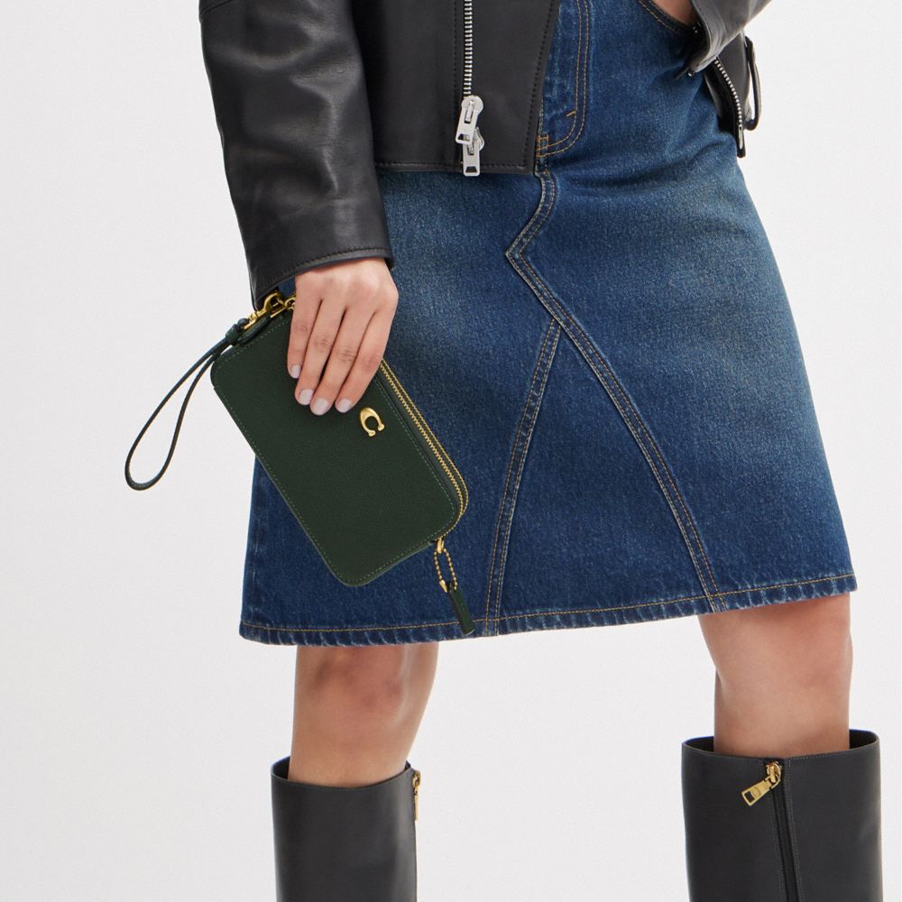 COACH®,SAC PORTÉ-CROISÉ KIRA,Cuir galet poli,Laiton/Vert Amazone,Detail View